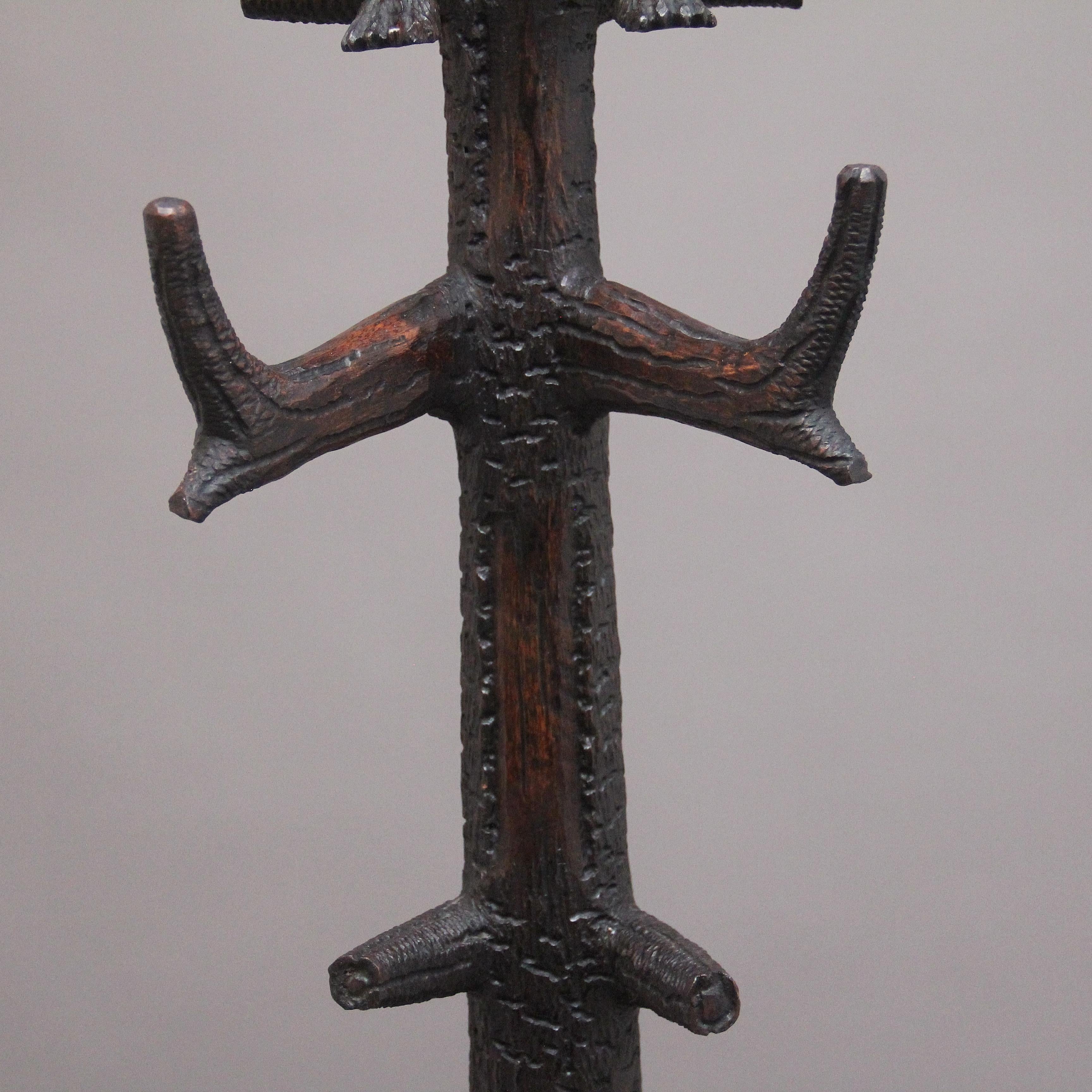 Early 20th Century carved bear hall stand For Sale 2