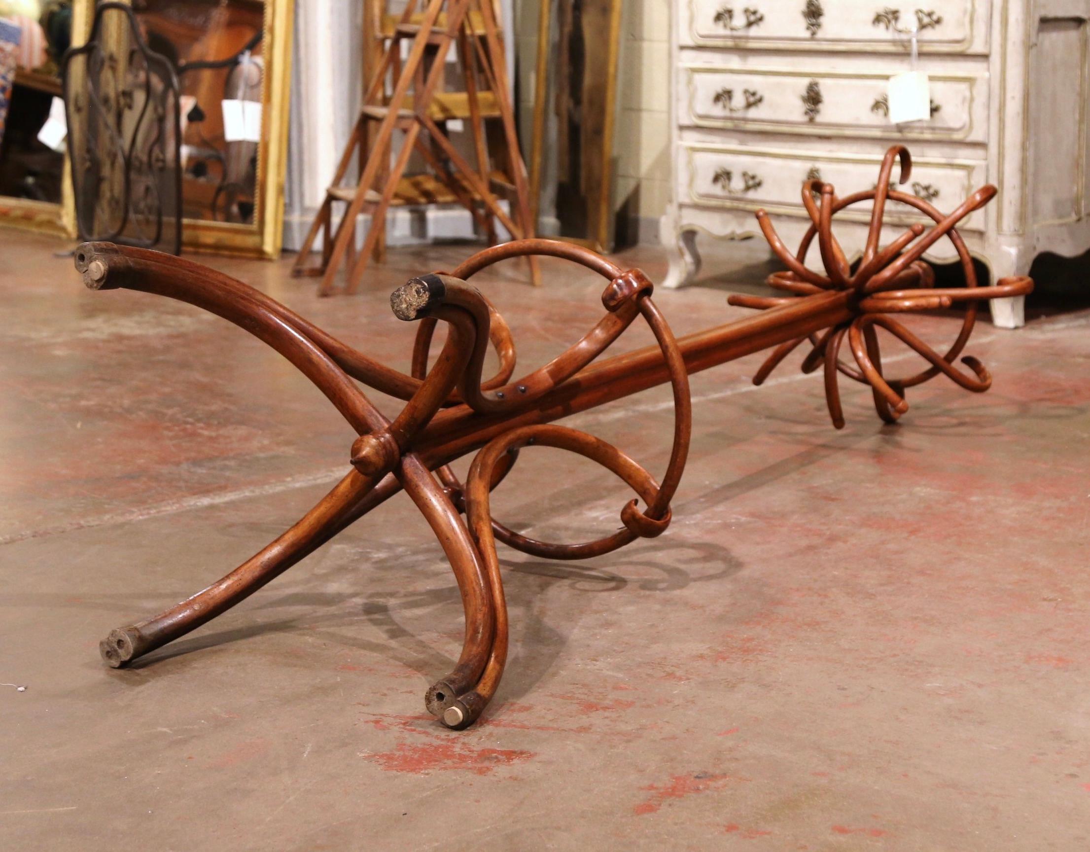 Early 20th Century Carved Bentwood Coat Stand with Umbrella Ring Thonet Style In Excellent Condition In Dallas, TX