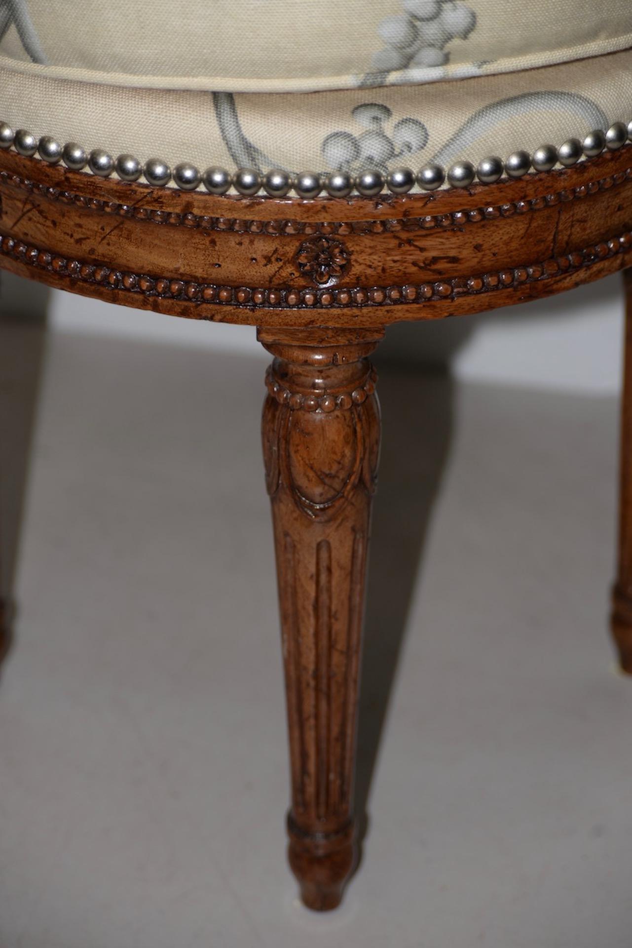 French Provincial Early 20th Century Carved French Walnut Round Seat