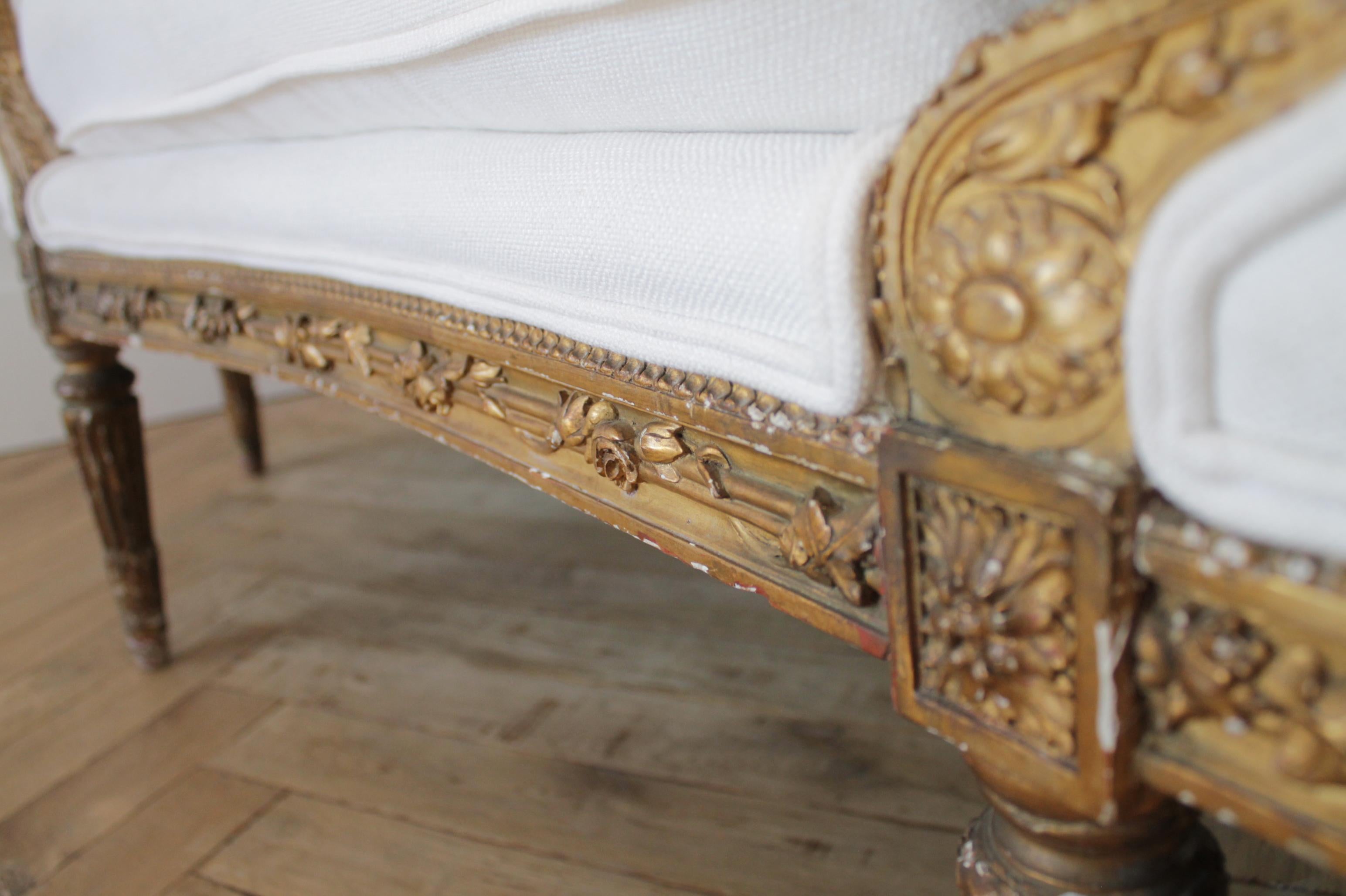 Early 20th Century Carved Giltwood Chaise Lounge with Roses 9