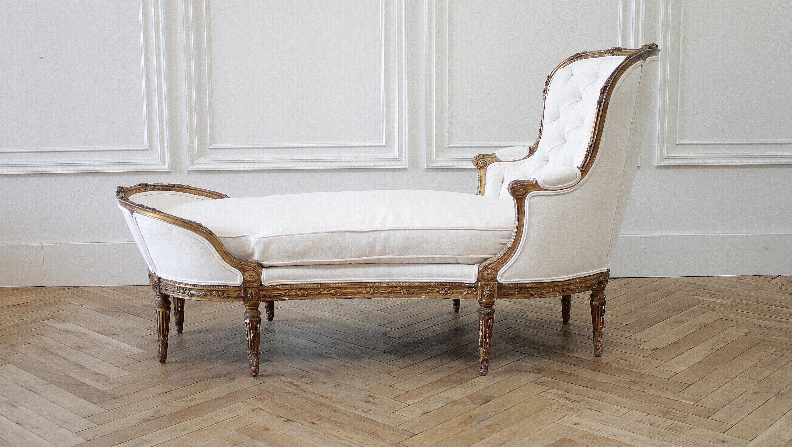 French Early 20th Century Carved Giltwood Chaise Lounge with Roses