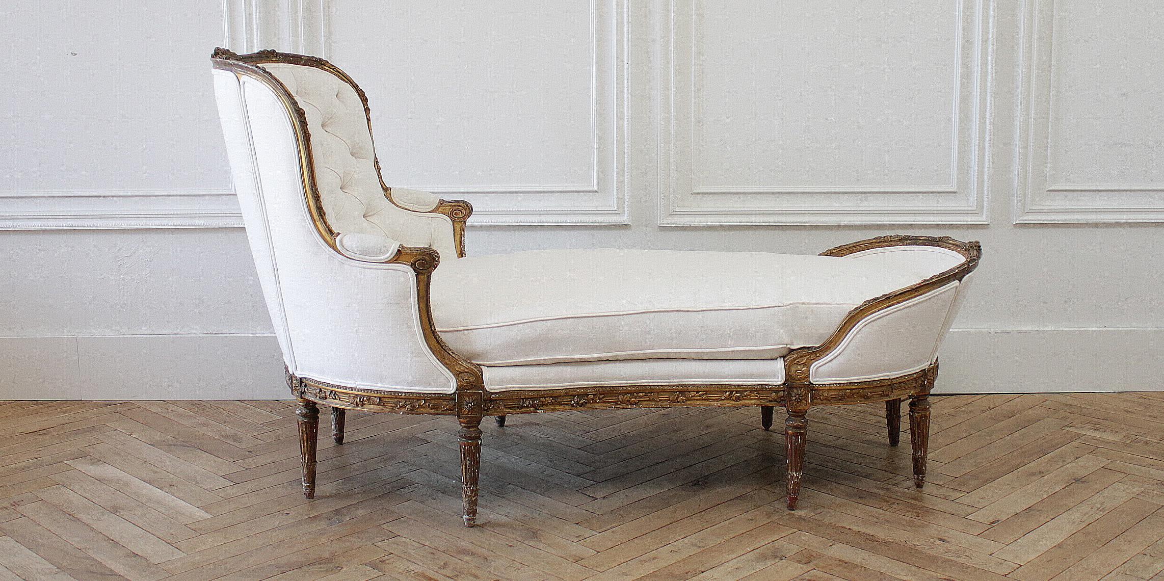 Polyester Early 20th Century Carved Giltwood Chaise Lounge with Roses