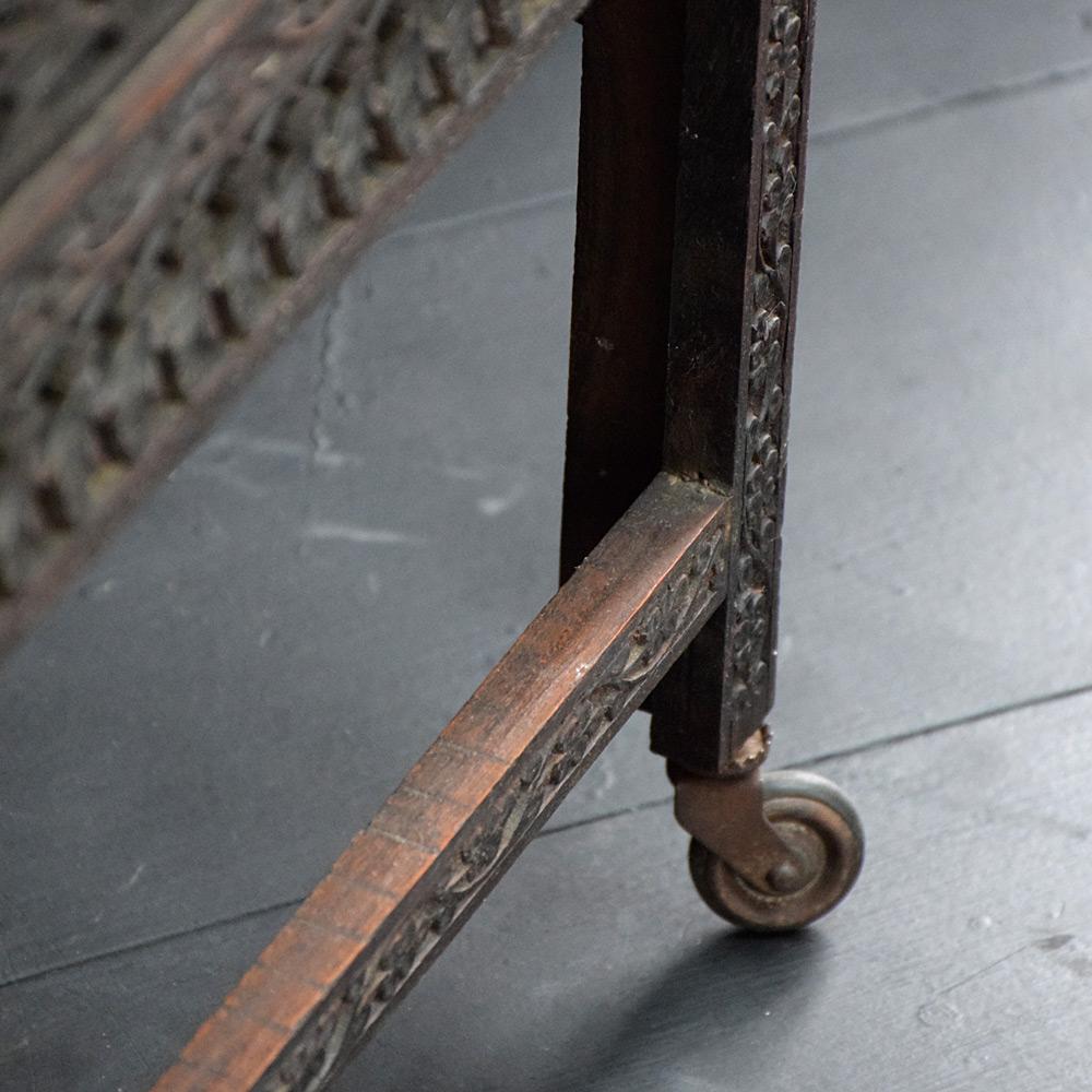 Early 20th Century Carved Indian Occasional Tray Table In Good Condition In London, GB