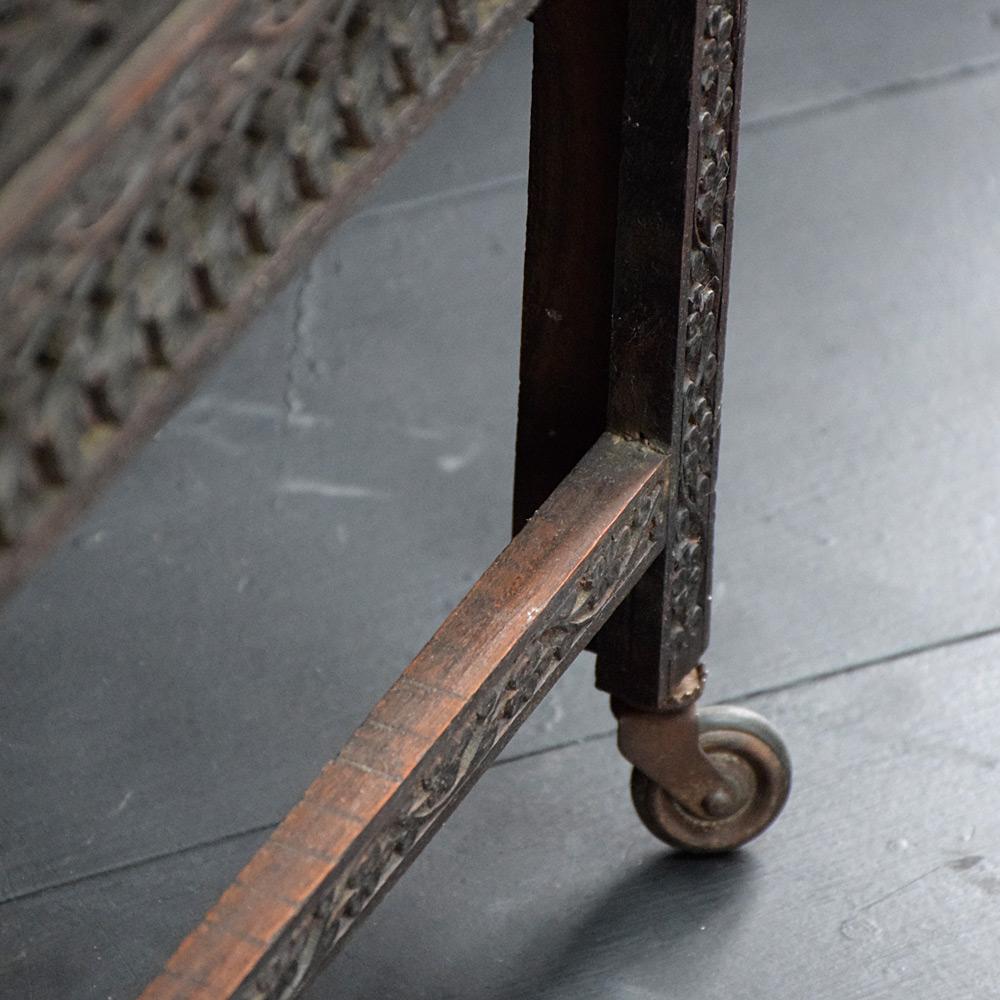 Early 20th Century Carved Indian Occasional Tray Table   In Good Condition In London, GB