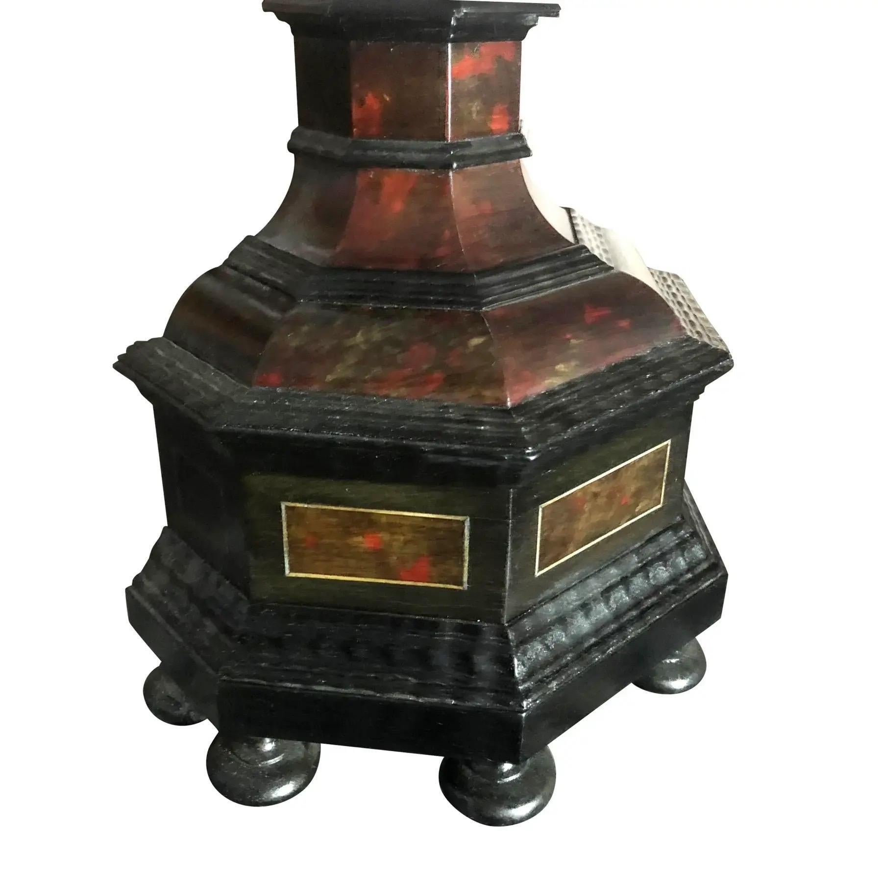 Escultura de Jesús en la Cruz tallada en madera de tilo y ébano de principios del siglo XX en Bueno estado para la venta en Sarasota, FL