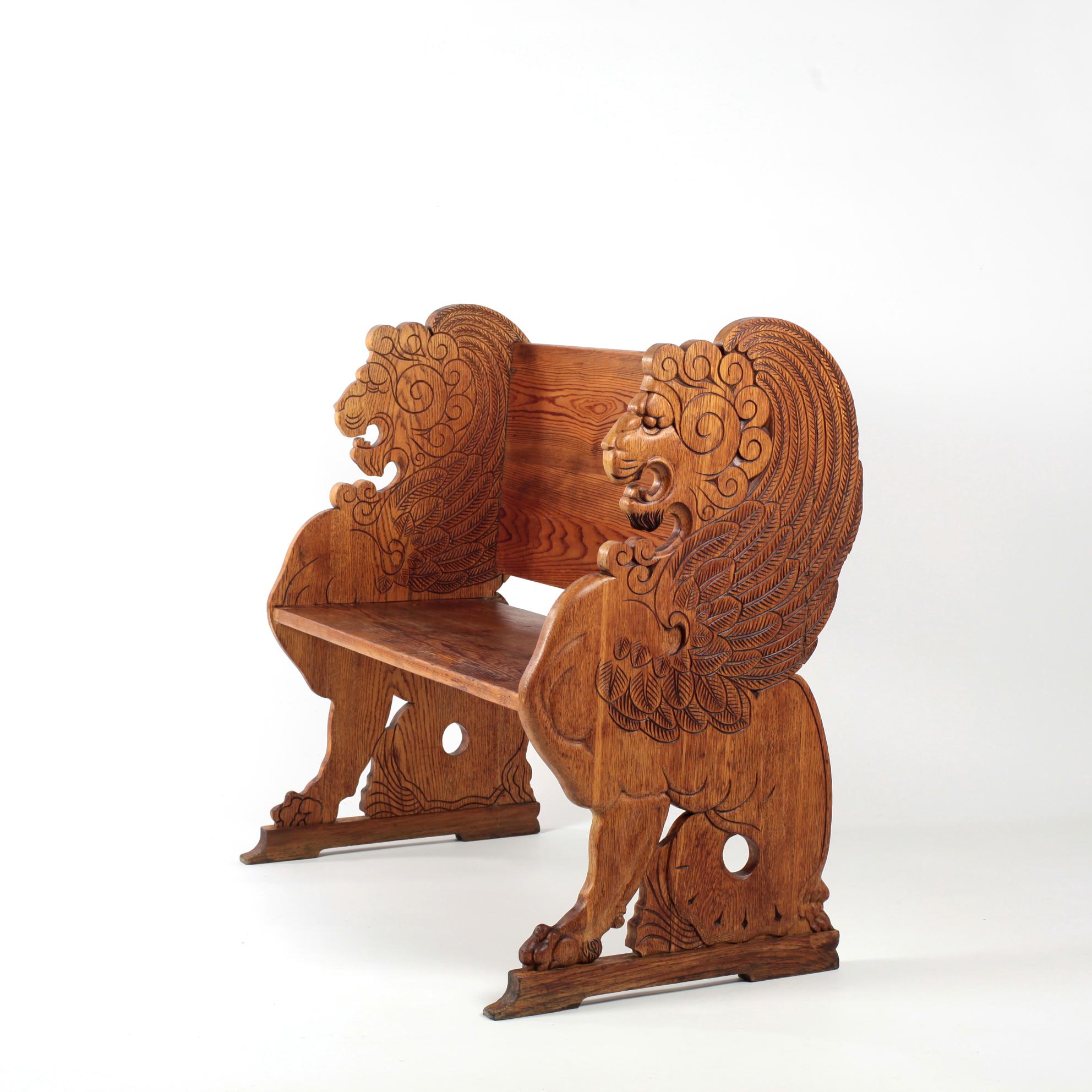 Stunning bench from the beginning of the 20th century in carved wood whose sides represent a lion. Made in Sweden, handmade in solid oak and pine with an incredible patina. Very nice presence for a very decorative piece.