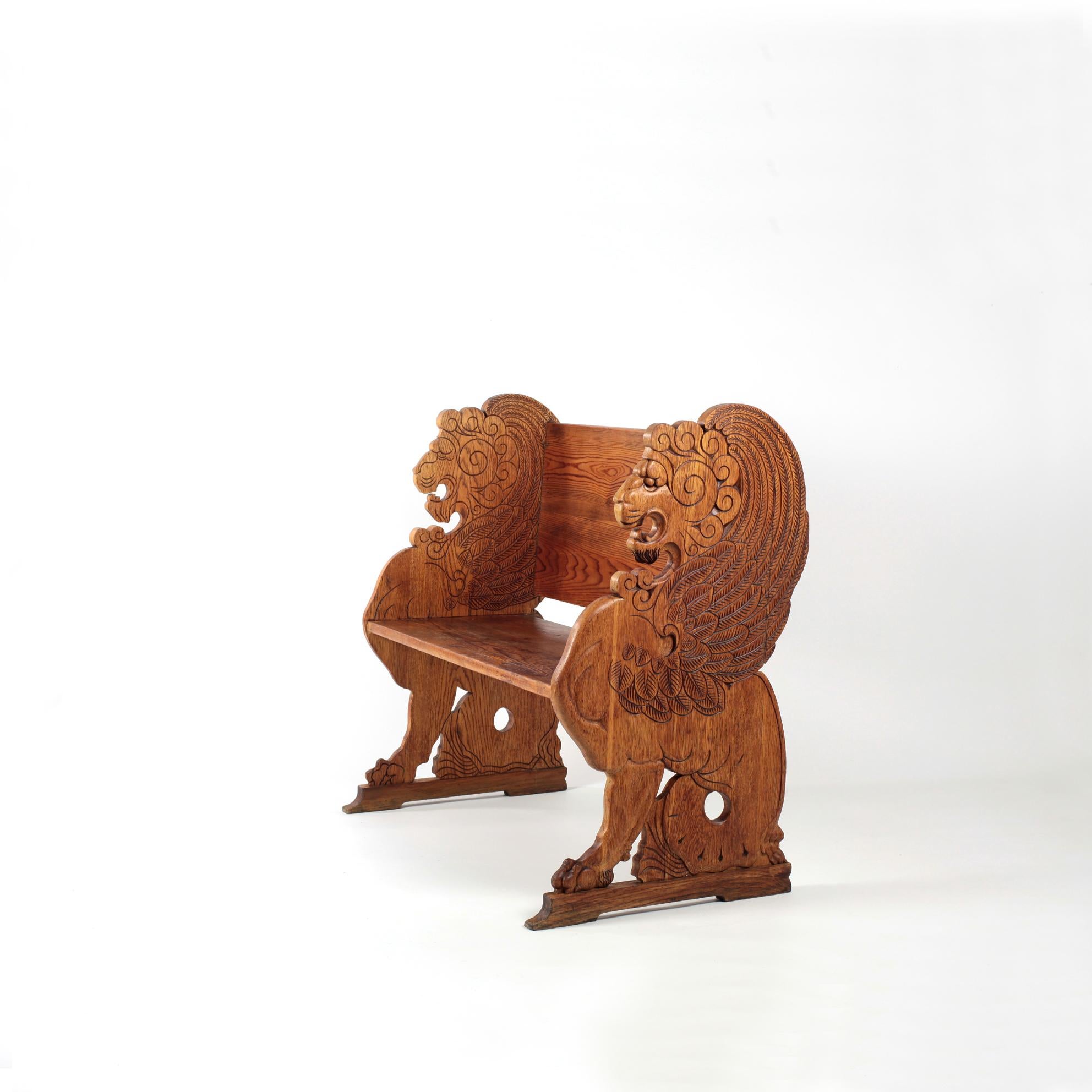 Artisanat Début du 20ème siècle Banc de Lion sculpté Chêne et Pin Suède en vente