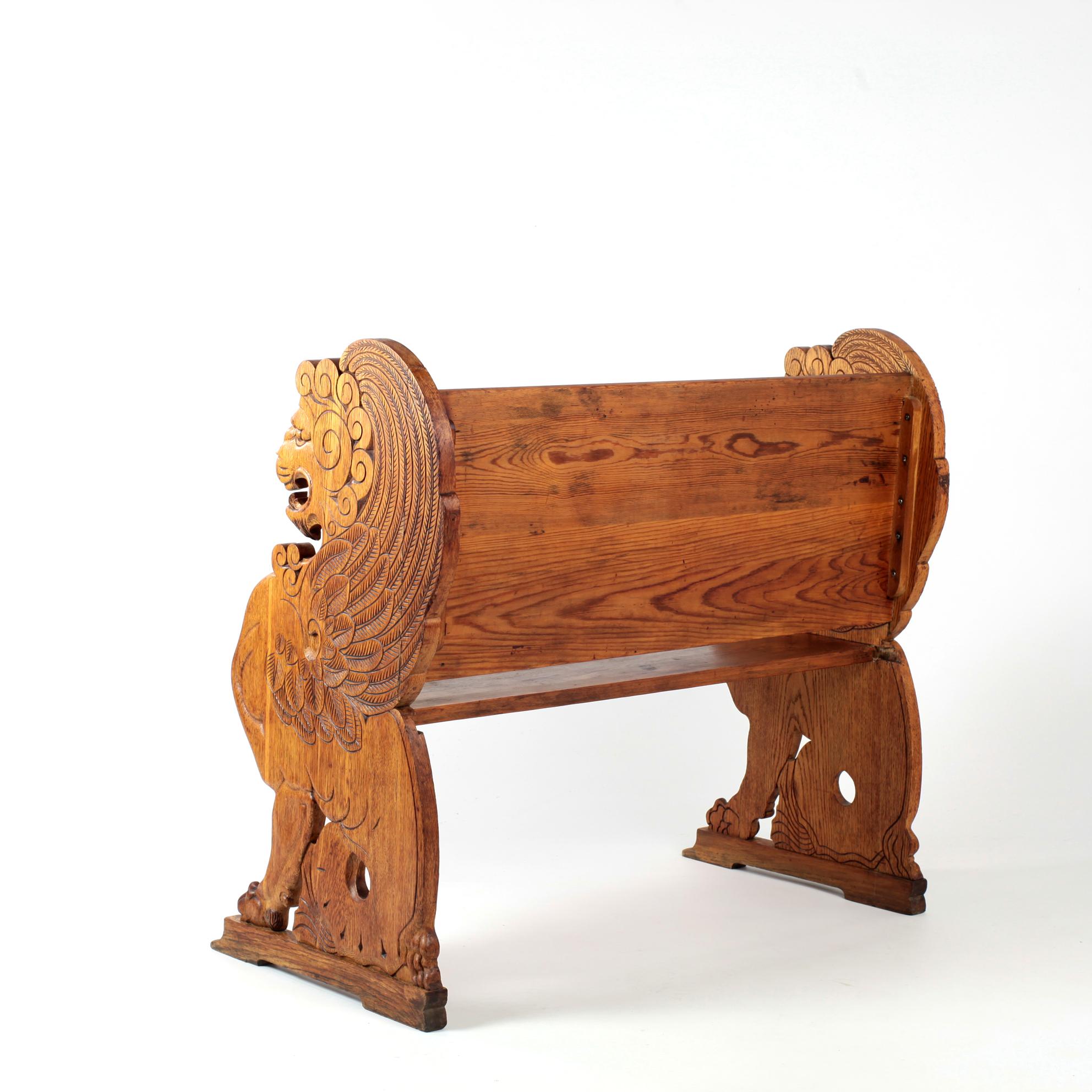 Early 20th Century Carved Lion Bench Oak and Pine Sweden In Good Condition For Sale In Saint  Ouen, FR