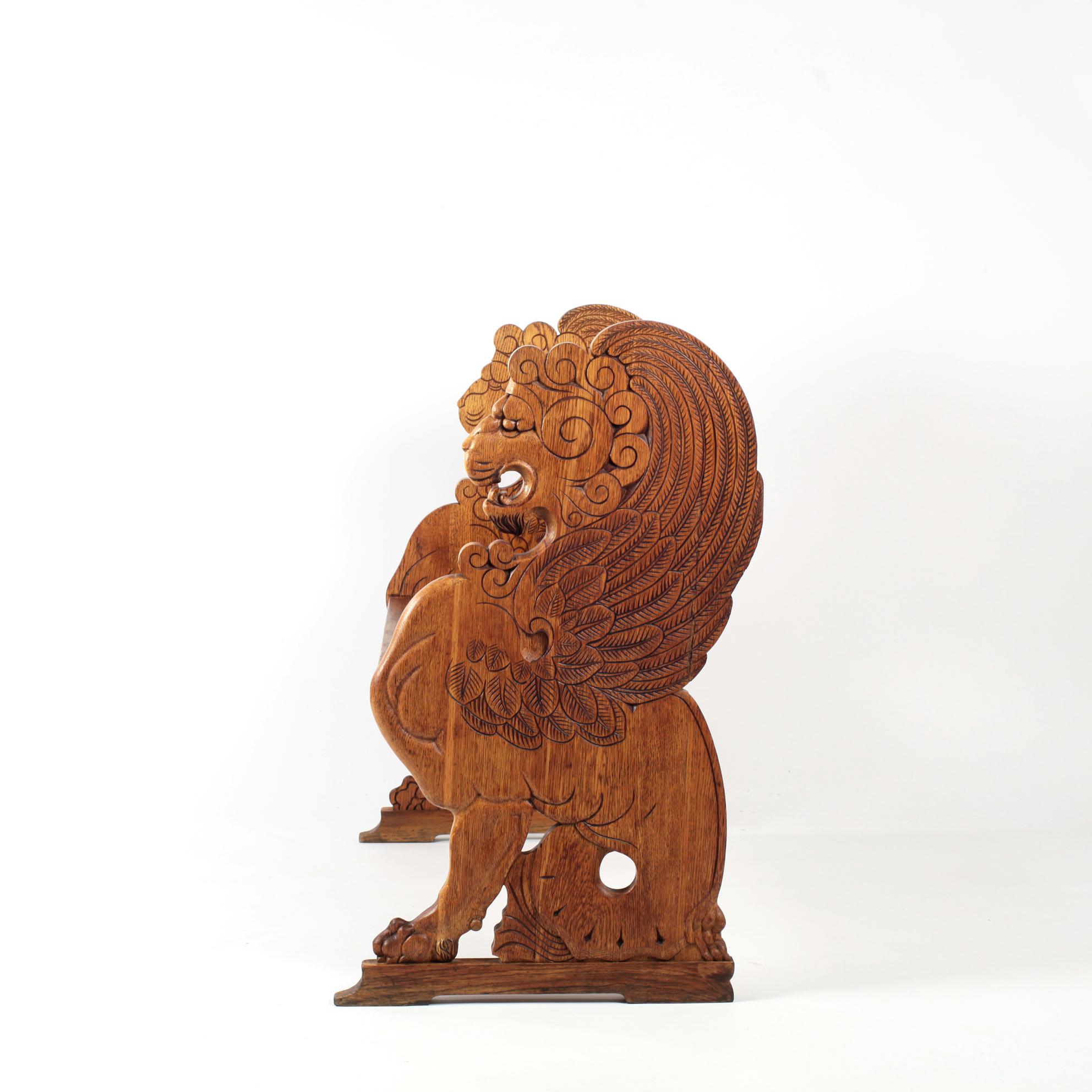 20ième siècle Début du 20ème siècle Banc de Lion sculpté Chêne et Pin Suède en vente