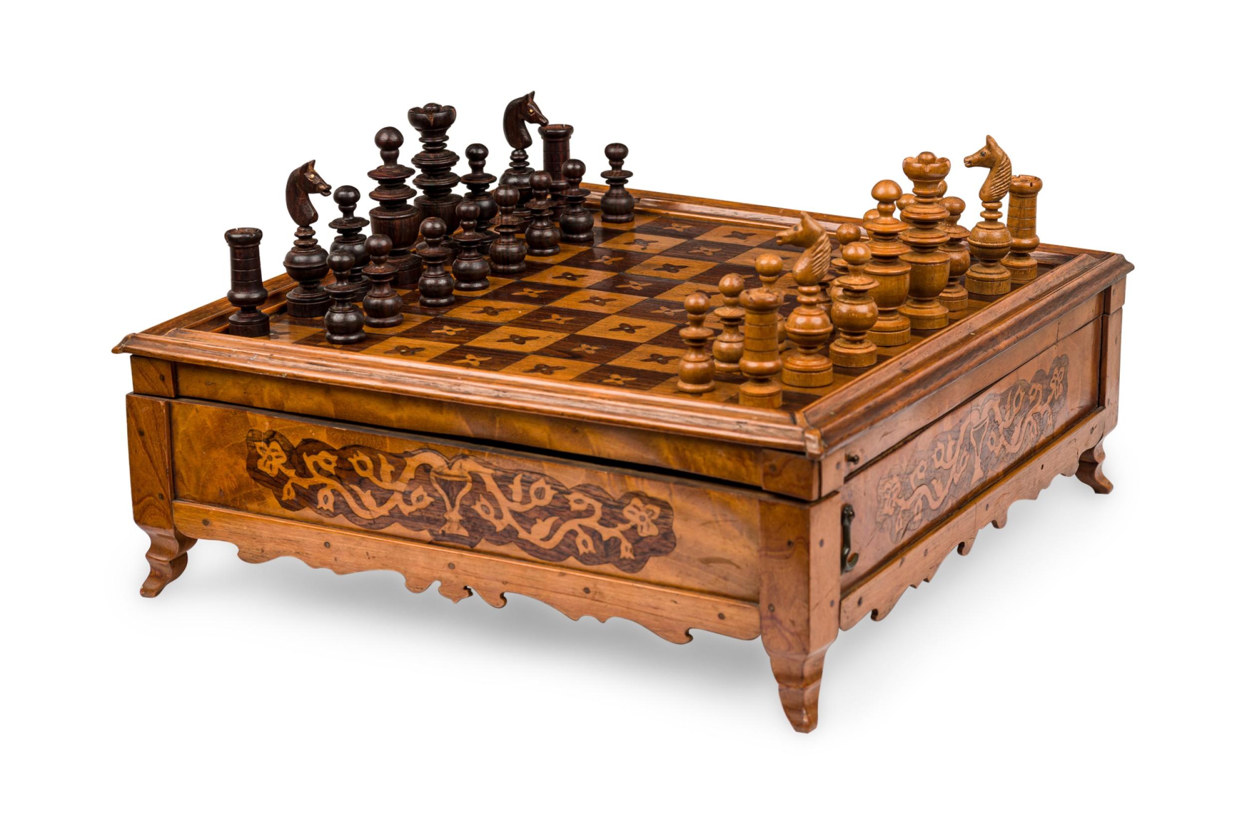 20ième siècle Boîte à gibier en acajou sculpté, cocobolo et nacre du début du 20e siècle en vente