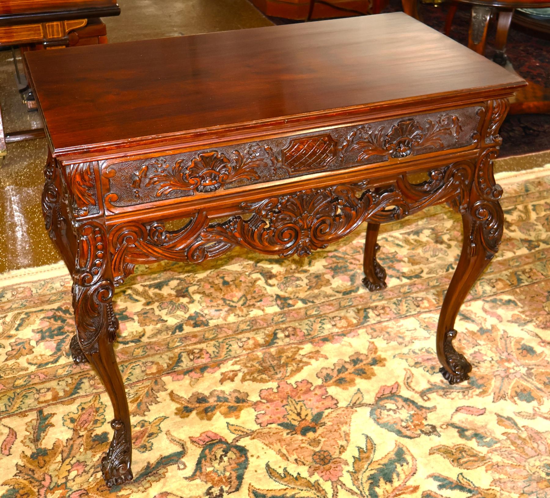 Georgien Buffet serveur en acajou sculpté de style géorgien anglais du début du 20e siècle en vente