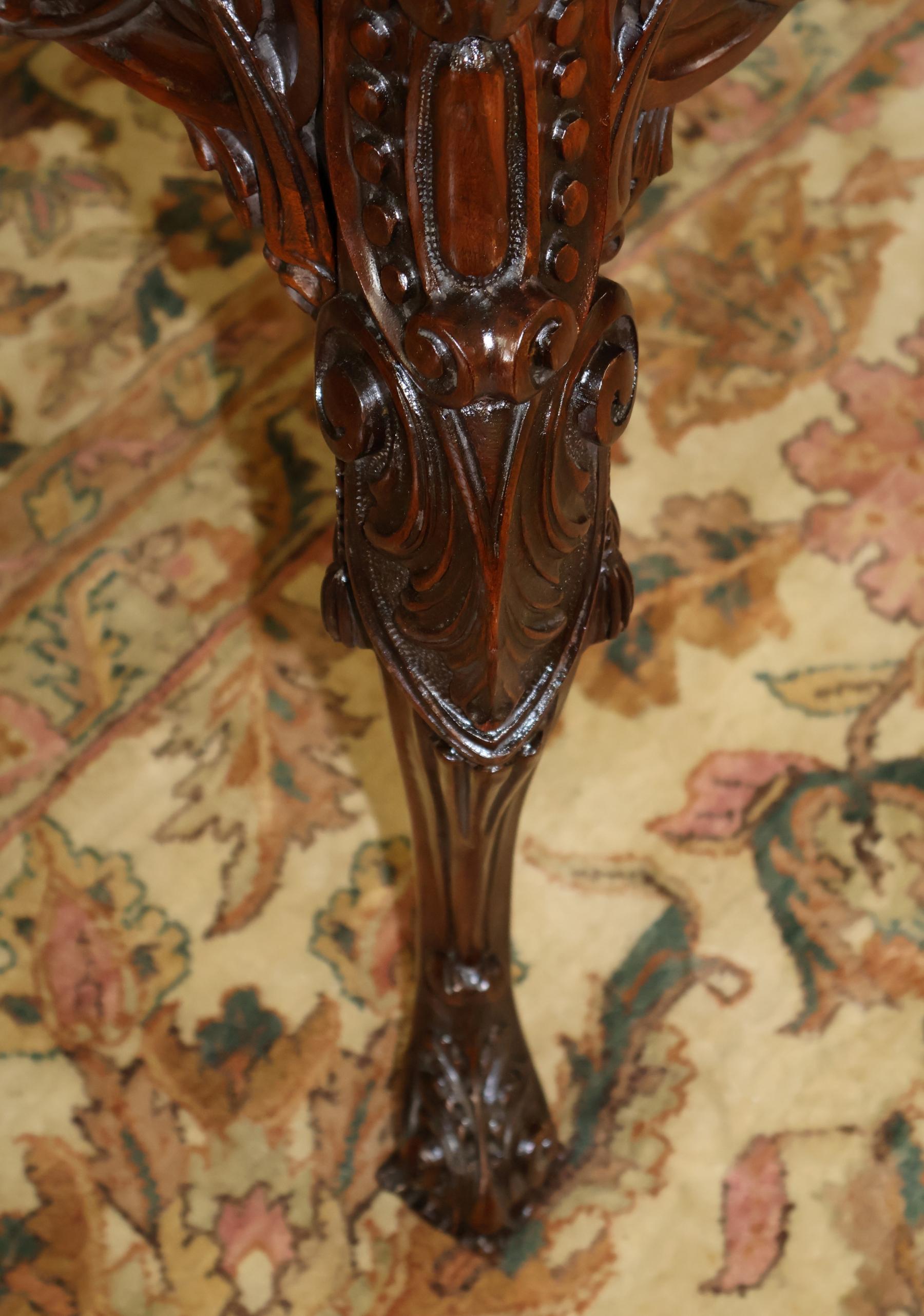 Buffet serveur en acajou sculpté de style géorgien anglais du début du 20e siècle en vente 2