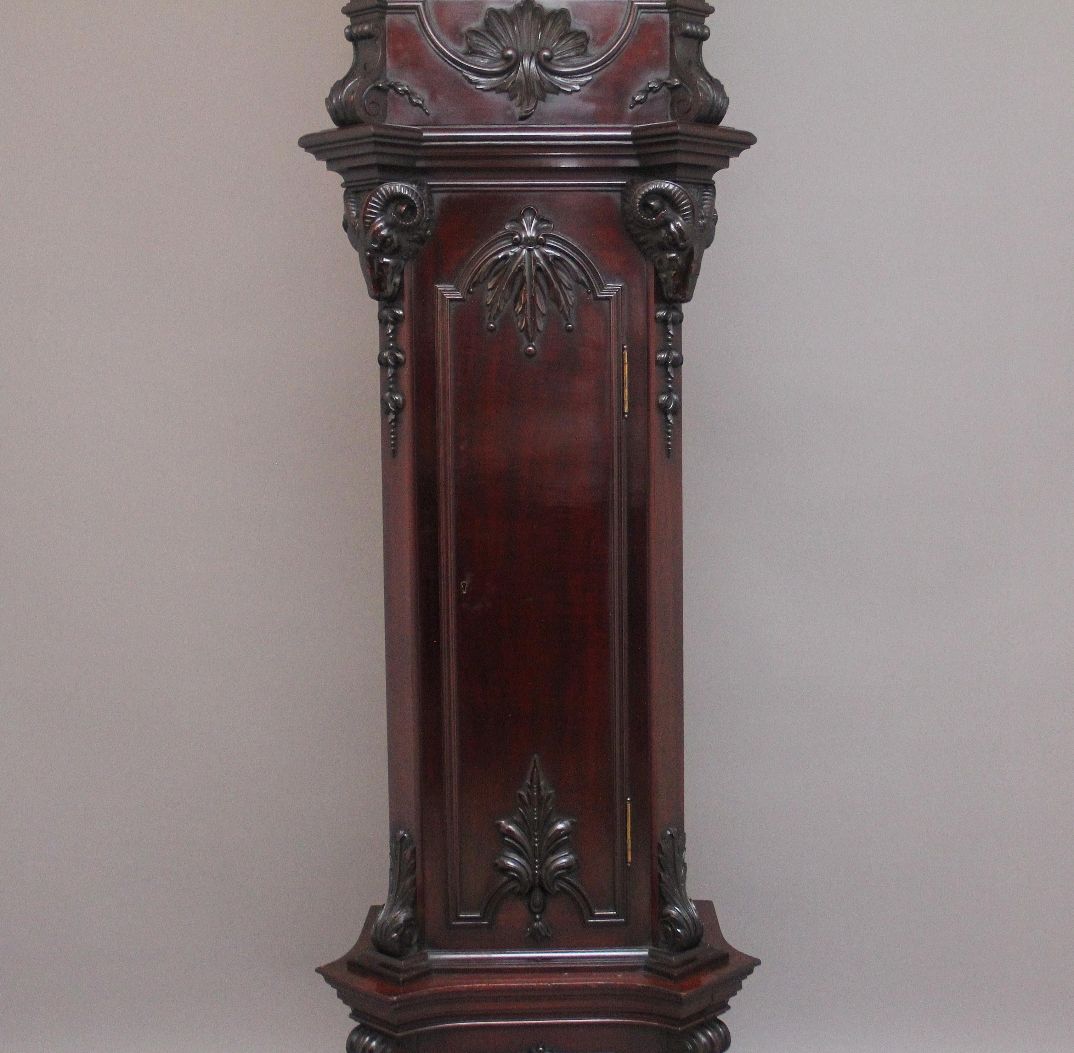 Orologio a cassa lunga in mogano intagliato dei primi del Novecento di Maple & Co. di Londra in vendita 4