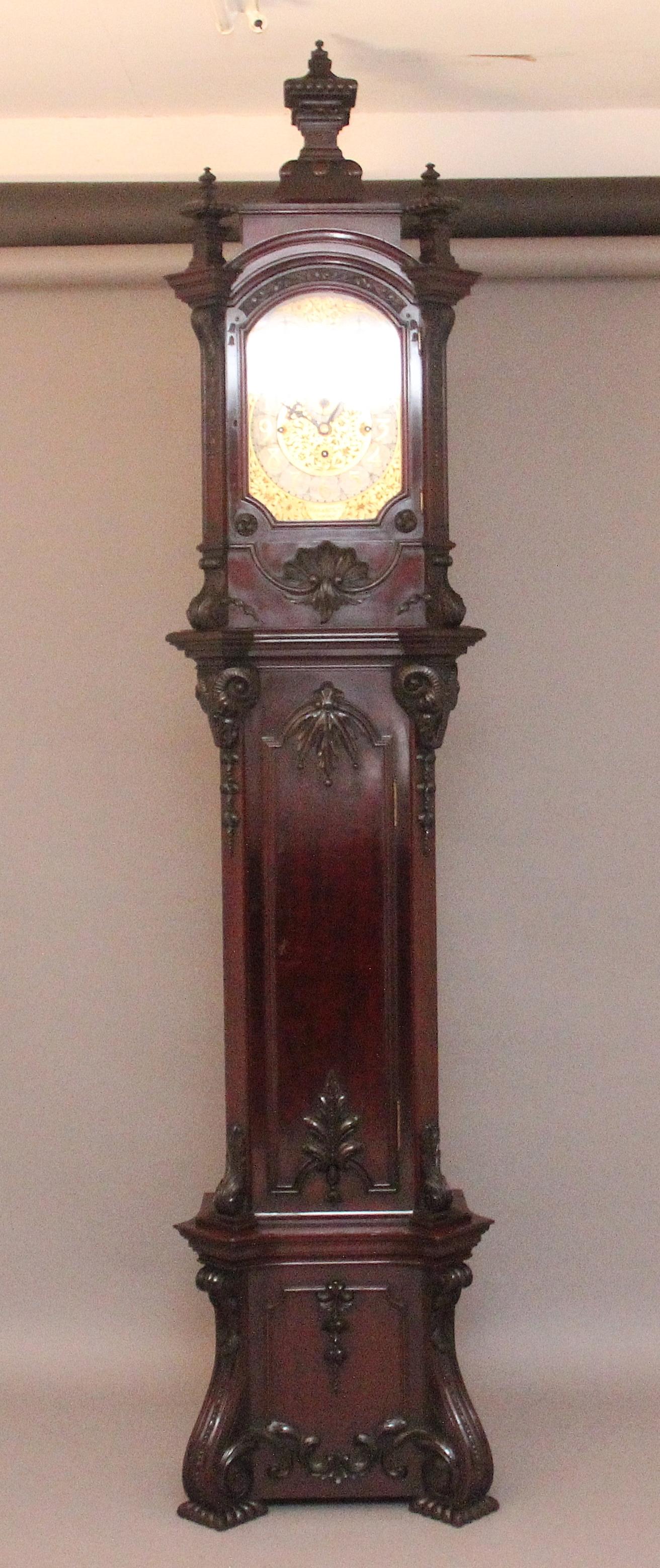 Orologio a cassa lunga in mogano intagliato dei primi del Novecento di Maple & Co. di Londra in vendita 9