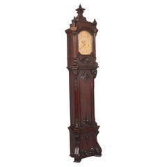 Orologio a cassa lunga in mogano intagliato dei primi del Novecento di Maple & Co. di Londra
