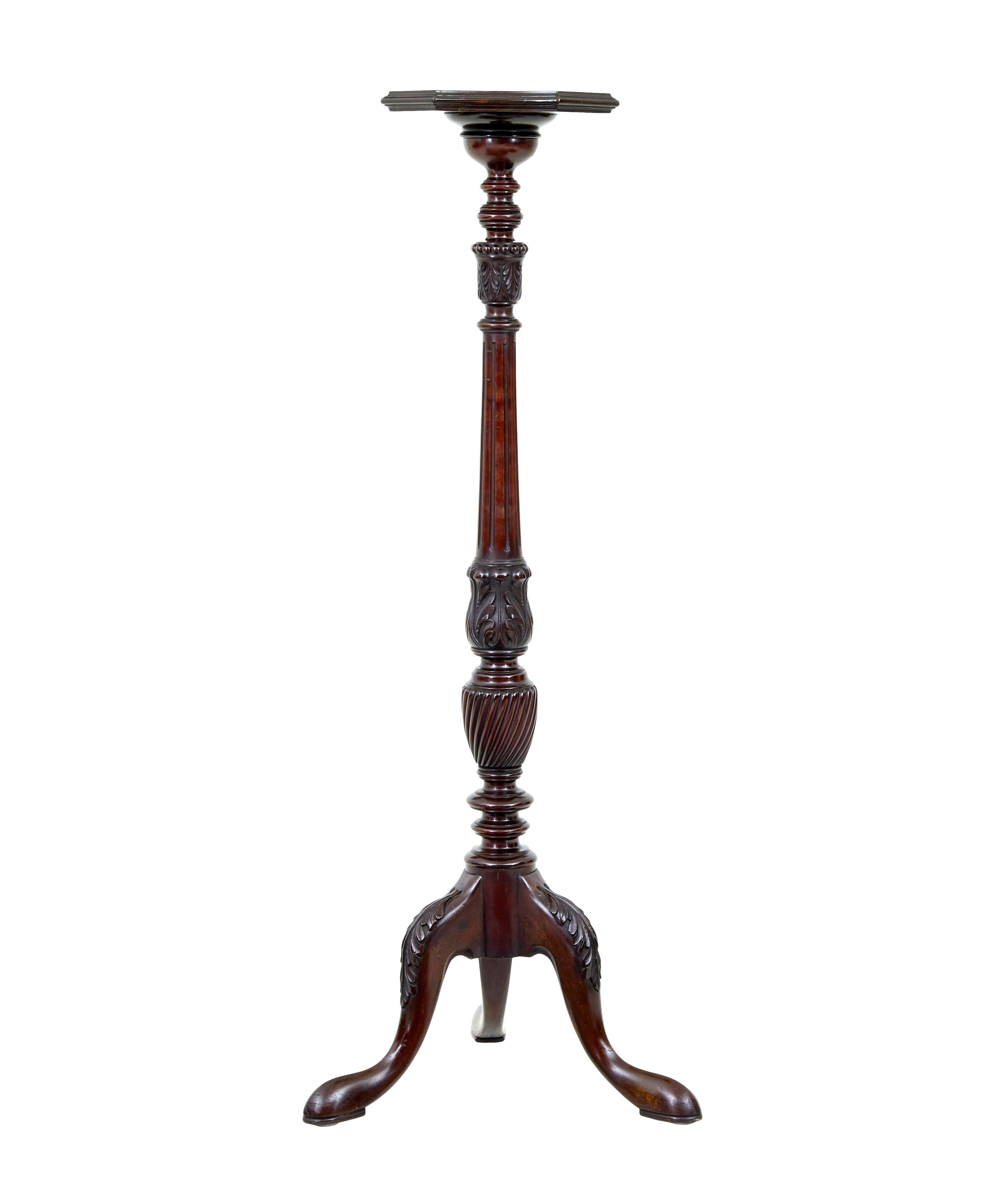 Early 20th century carved mahogany stand circa 1920.

Good quality stand, ideal for a vase of flowers in the hallway or entrance.

Shaped top with an 11″ x 11″ area. Supported by a turned and carved stem, standing on 3 cabriole legs, with carved