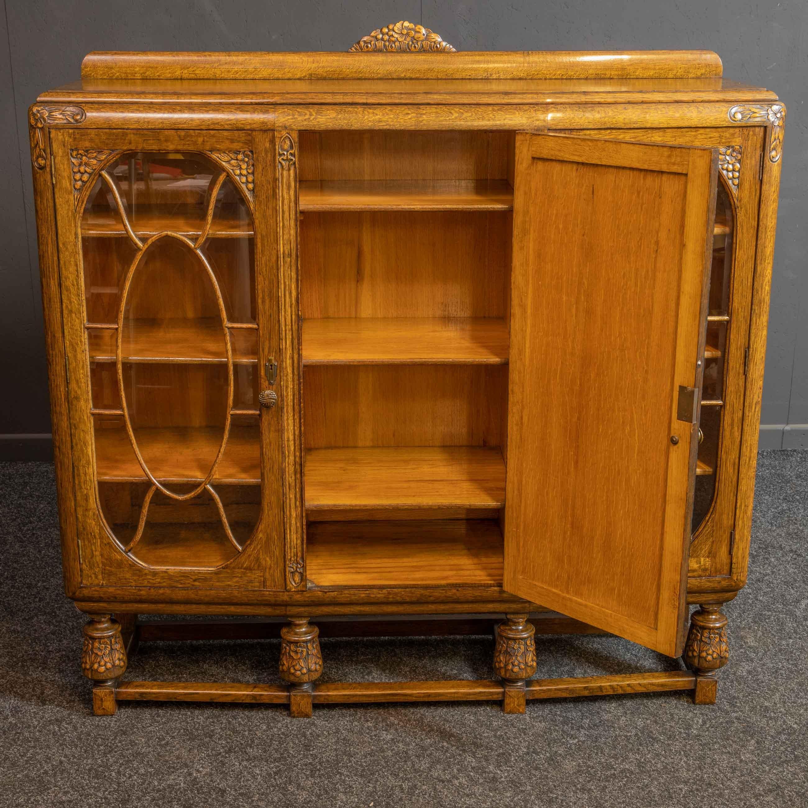 Early 20th Century Carved Oak Bookcase For Sale 1