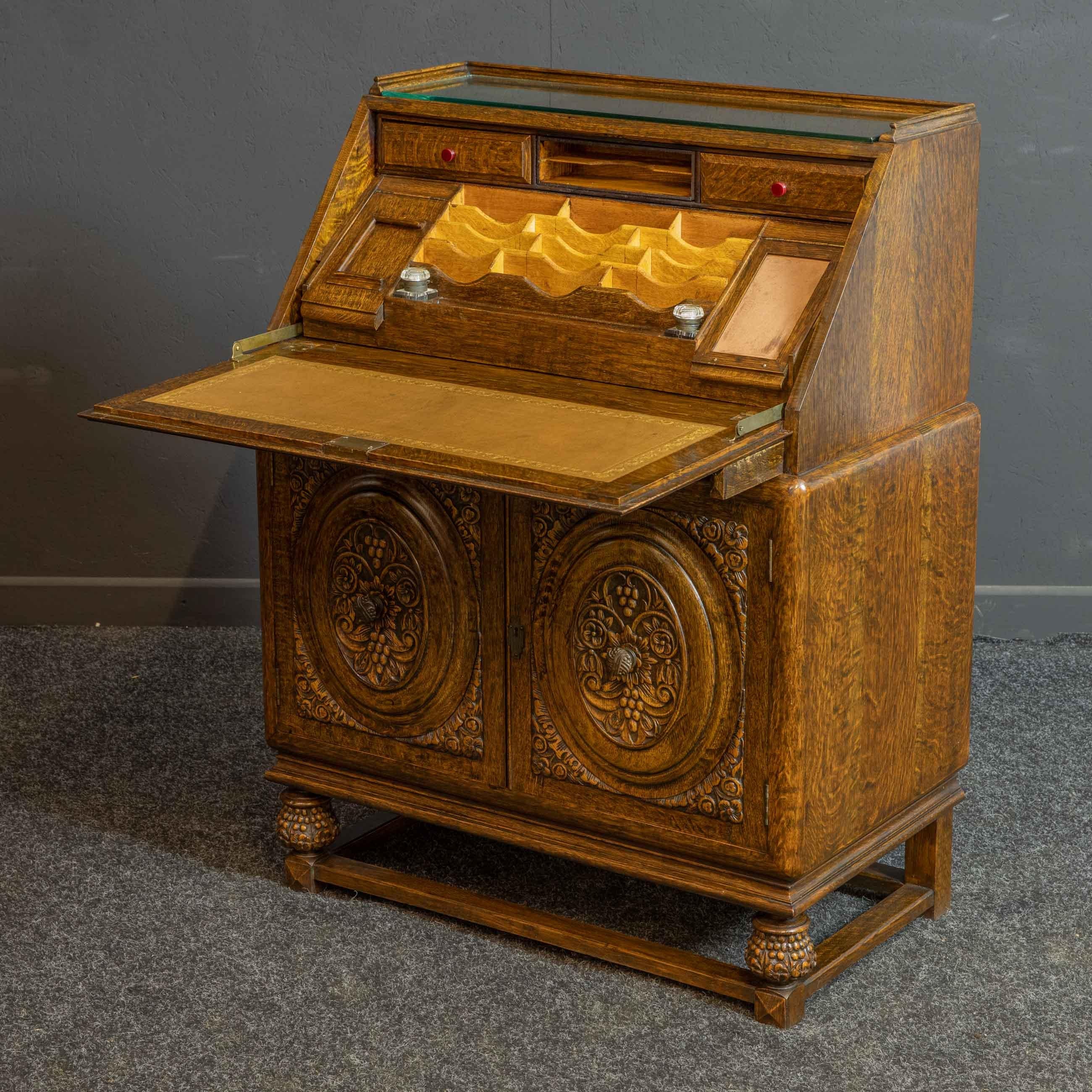 Early 20th Century Carved Oak Bureau In Good Condition For Sale In Manchester, GB