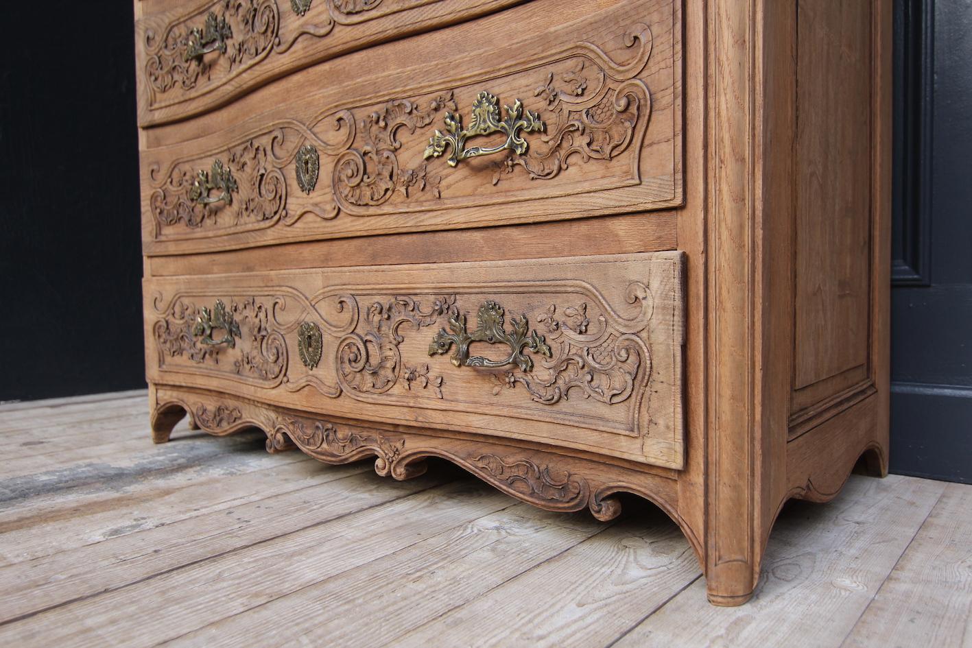 Early 20th Century Carved Oak Chest of Drawers For Sale 4