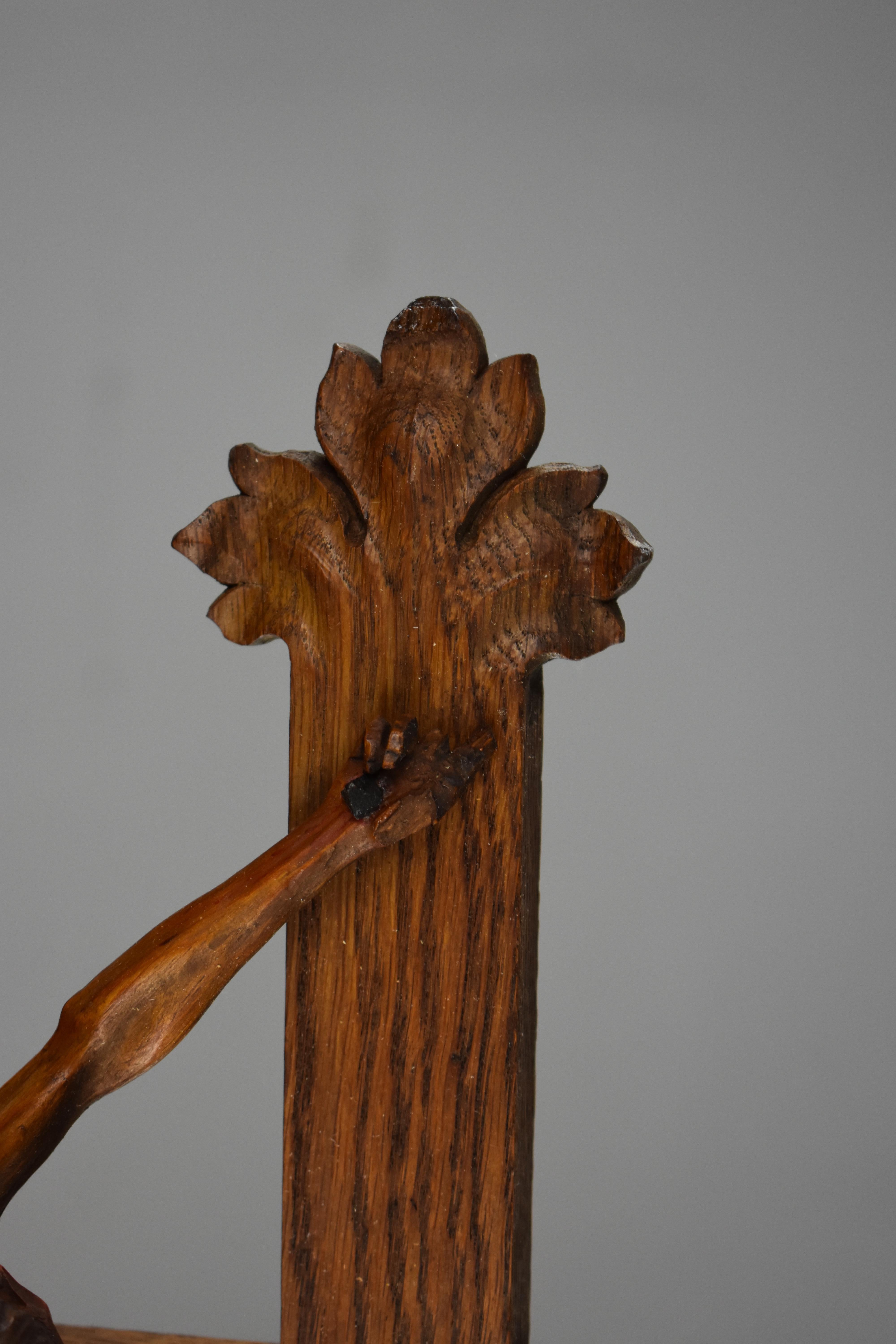 Early 20th Century Carved Oak Crucifix In Good Condition In Chelmsford, Essex