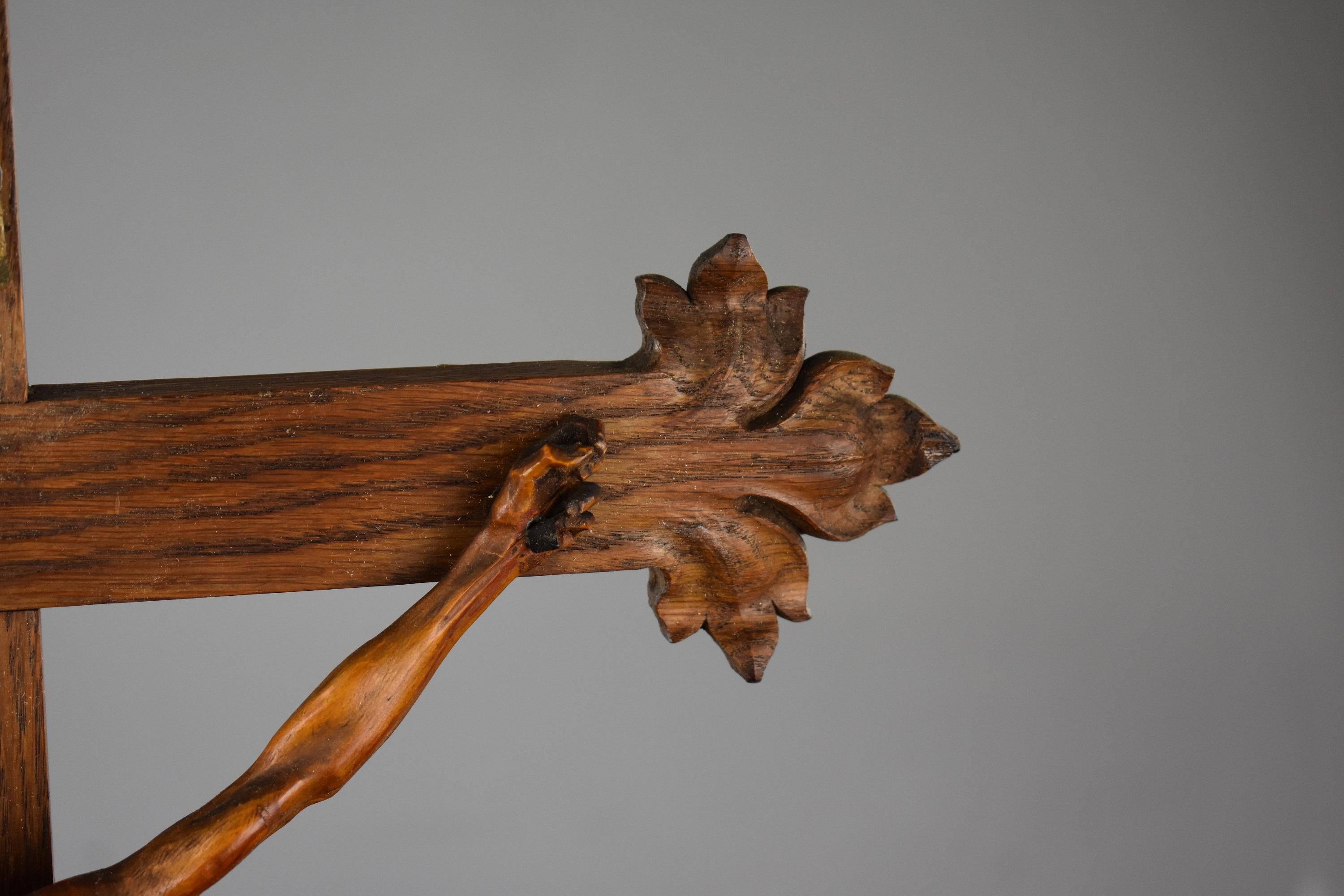 Early 20th Century Carved Oak Crucifix 3