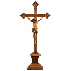 Crucifix en chêne sculpté du début du XXe siècle