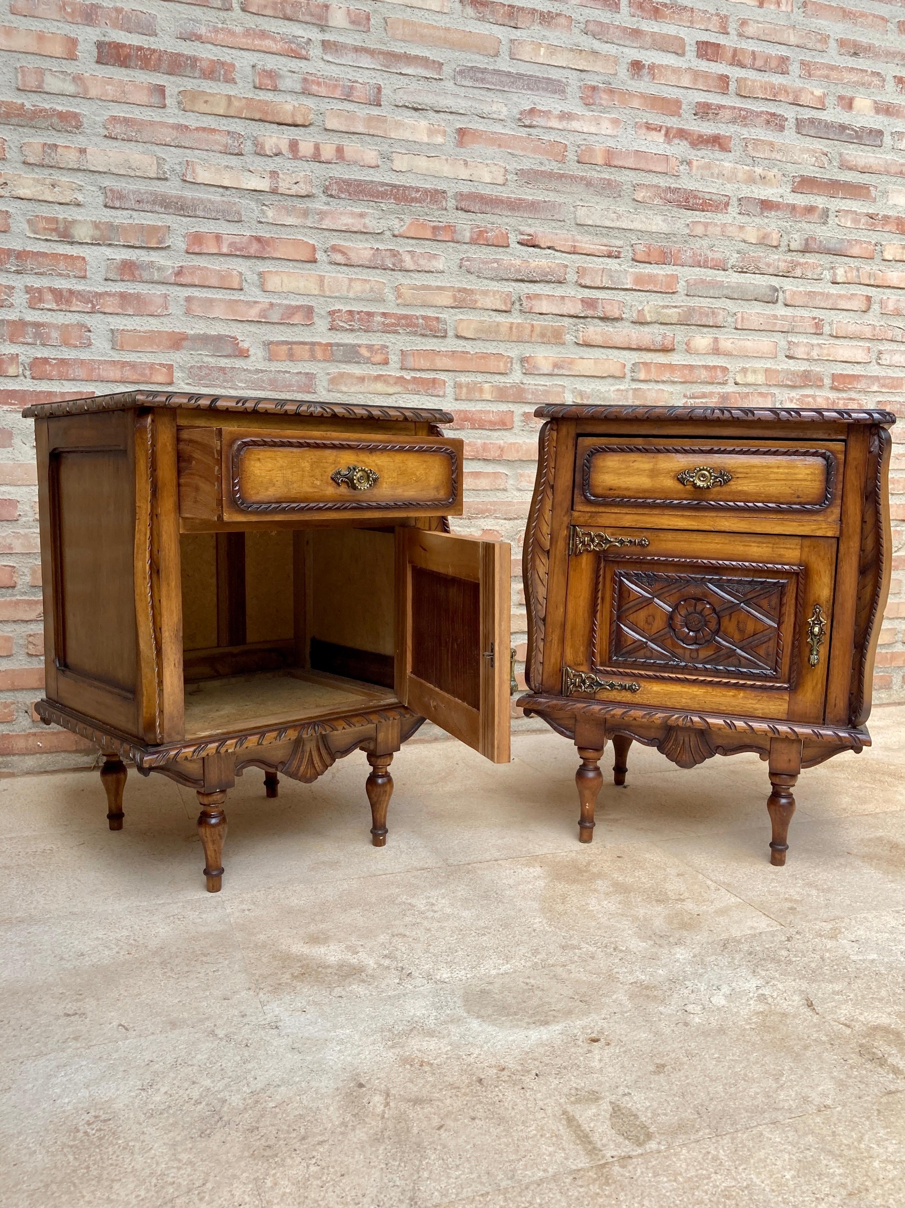 Early 20th Century Carved Oak Nightstands, 1940s, Set of 2 For Sale 5