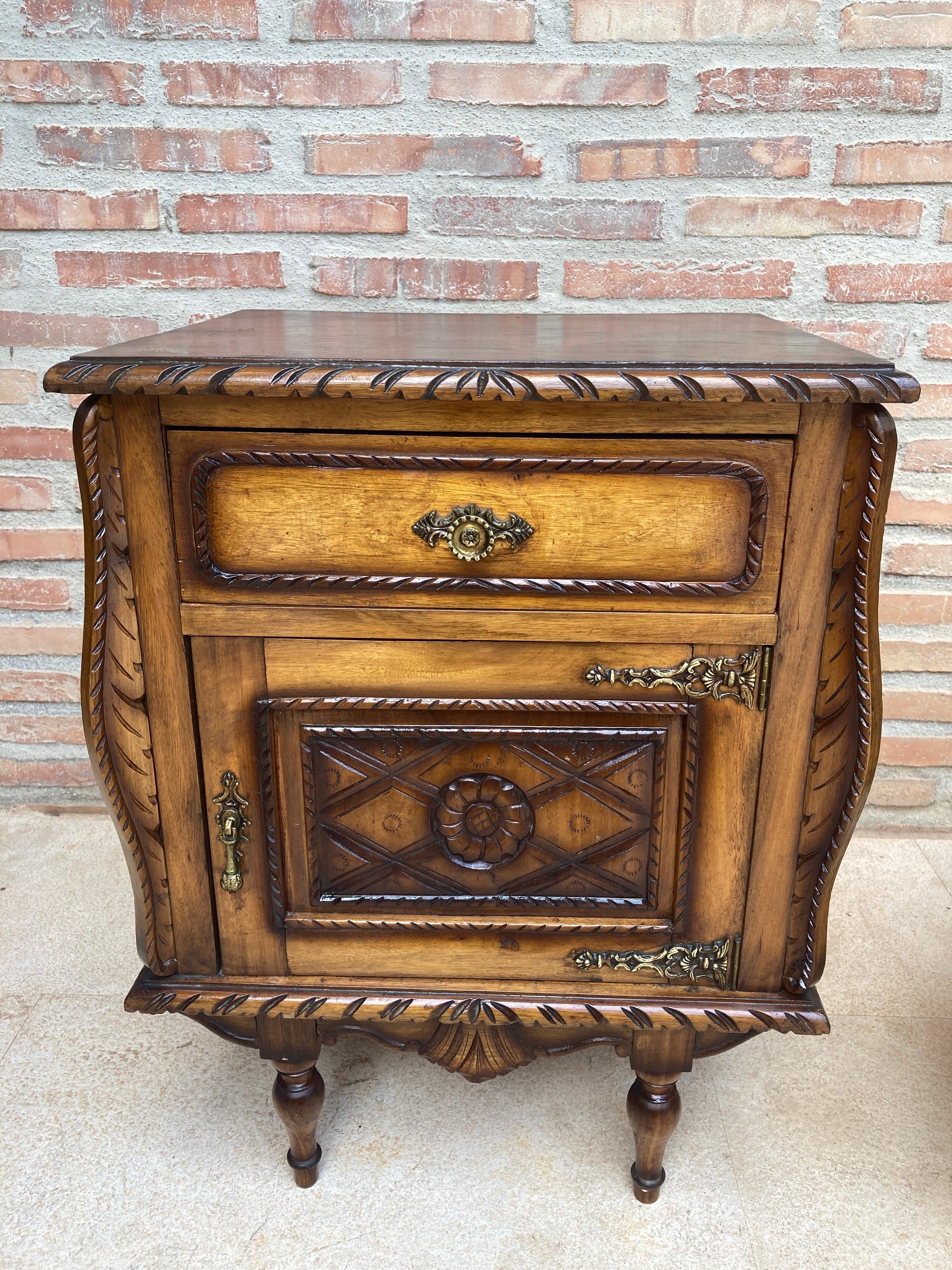 Early 20th Century Carved Oak Nightstands, 1940s, Set of 2 For Sale 7