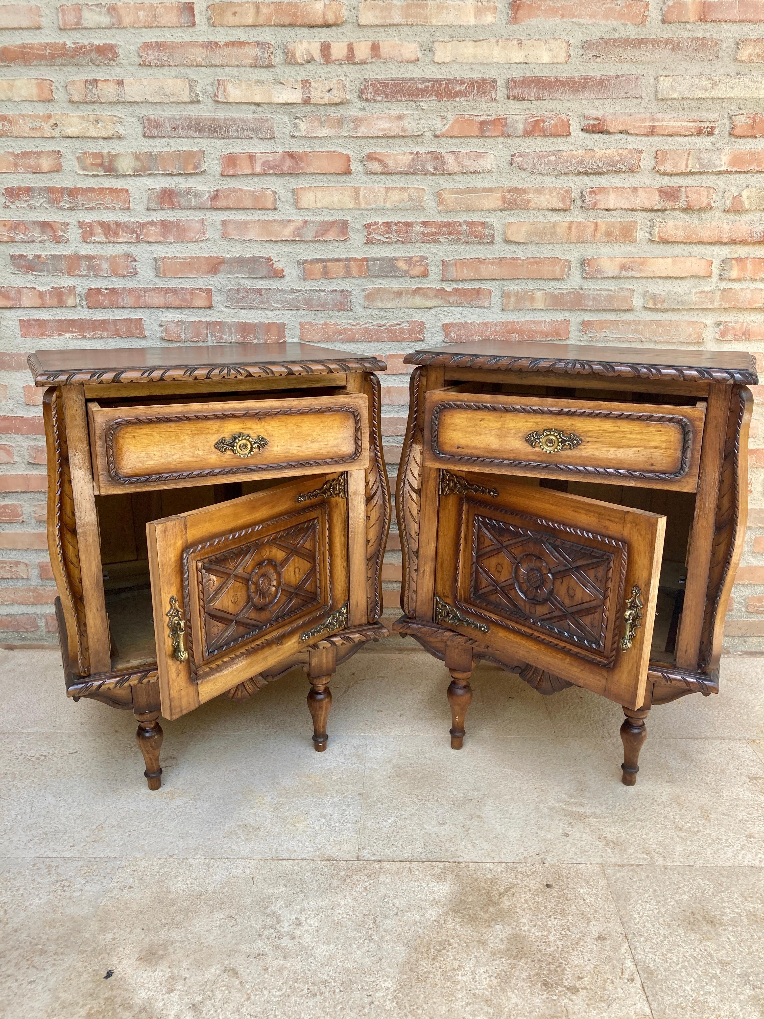 Italian Early 20th Century Carved Oak Nightstands, 1940s, Set of 2 For Sale