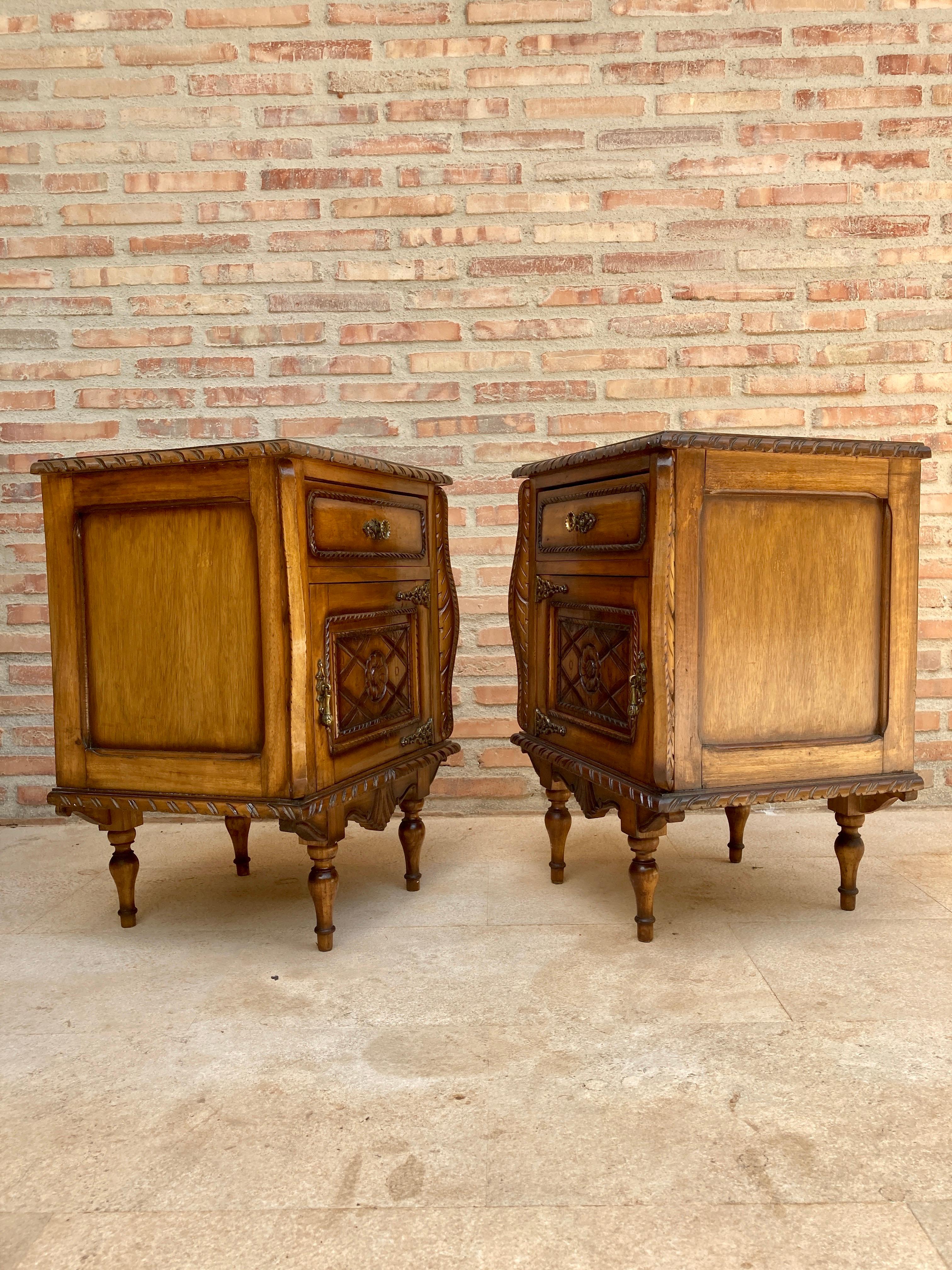 Early 20th Century Carved Oak Nightstands, 1940s, Set of 2 In Good Condition For Sale In Miami, FL