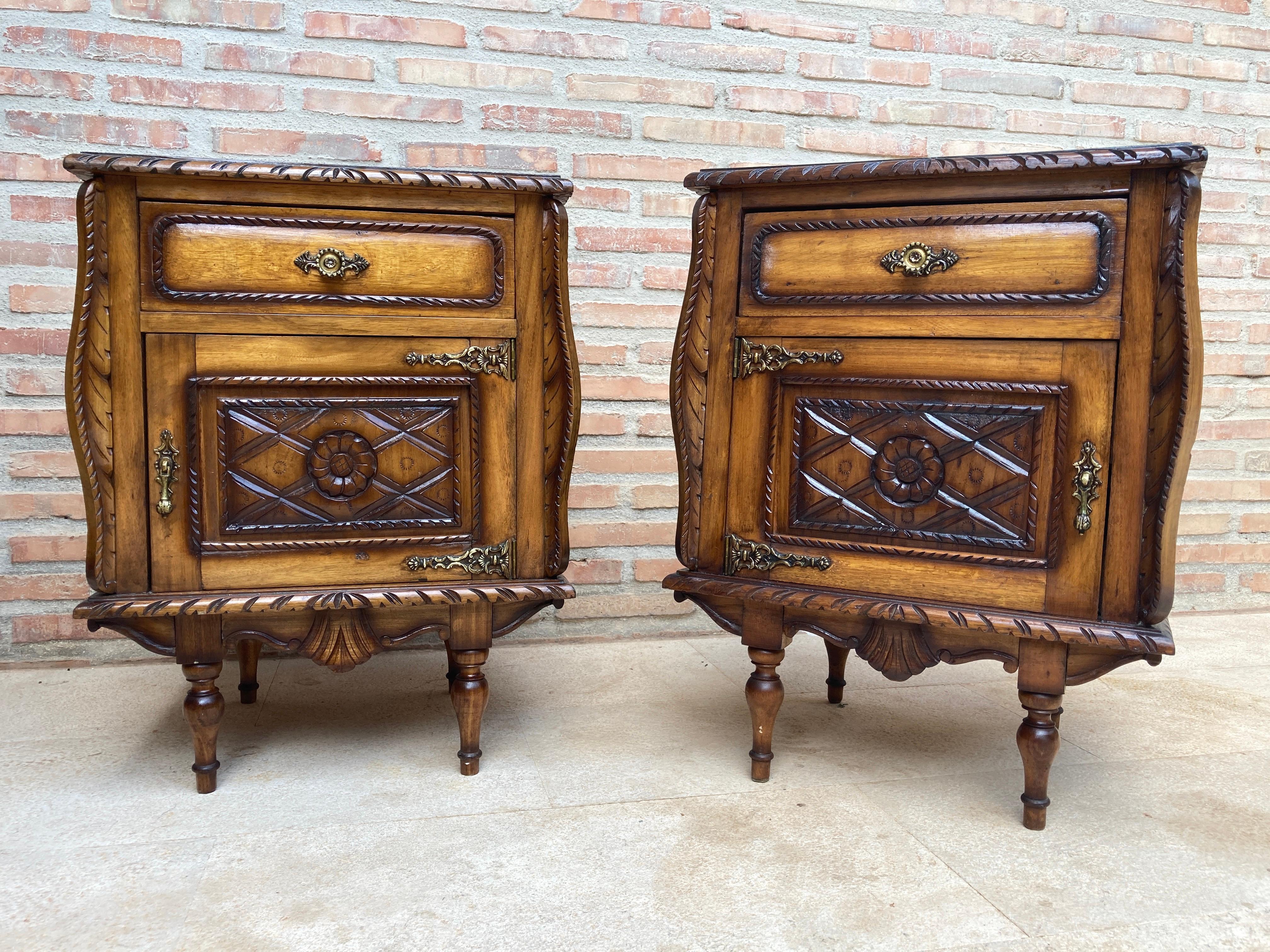 Early 20th Century Carved Oak Nightstands, 1940s, Set of 2 For Sale 1