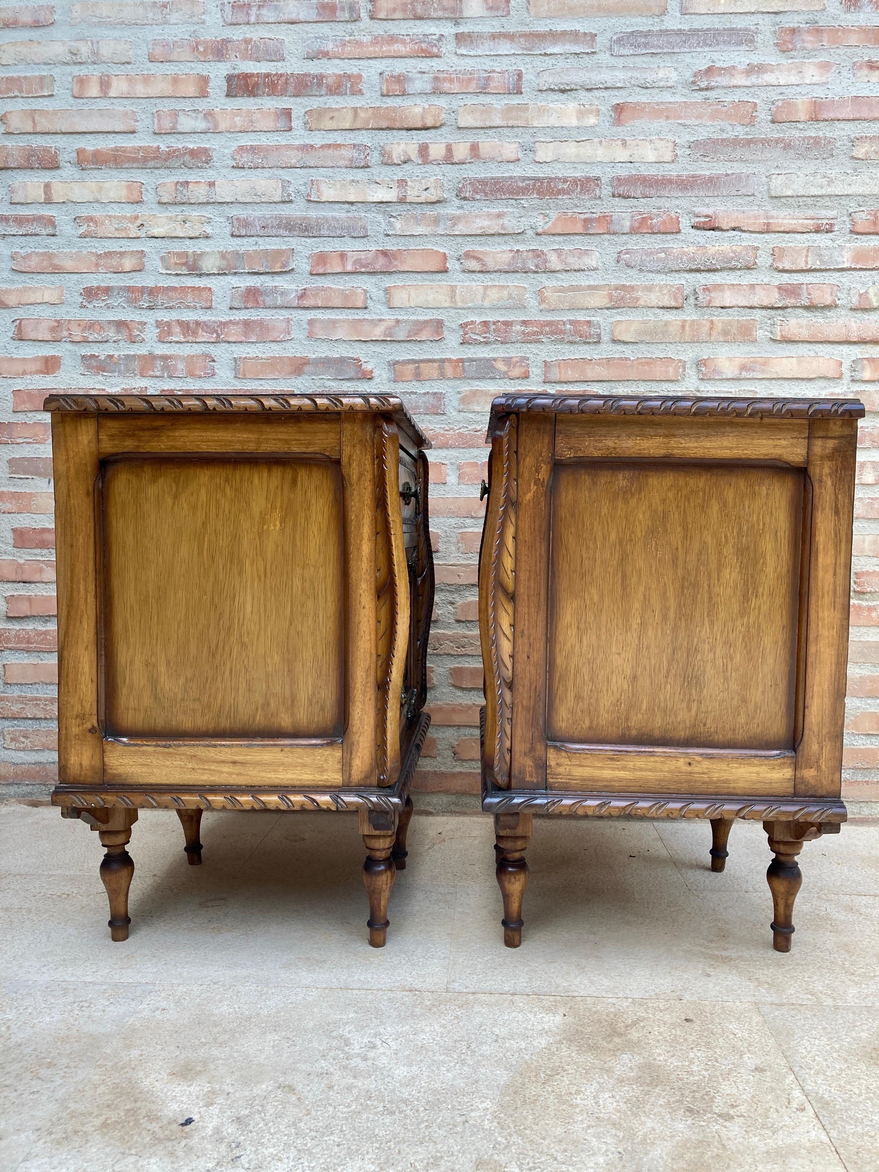 Early 20th Century Carved Oak Nightstands, 1940s, Set of 2 For Sale 4