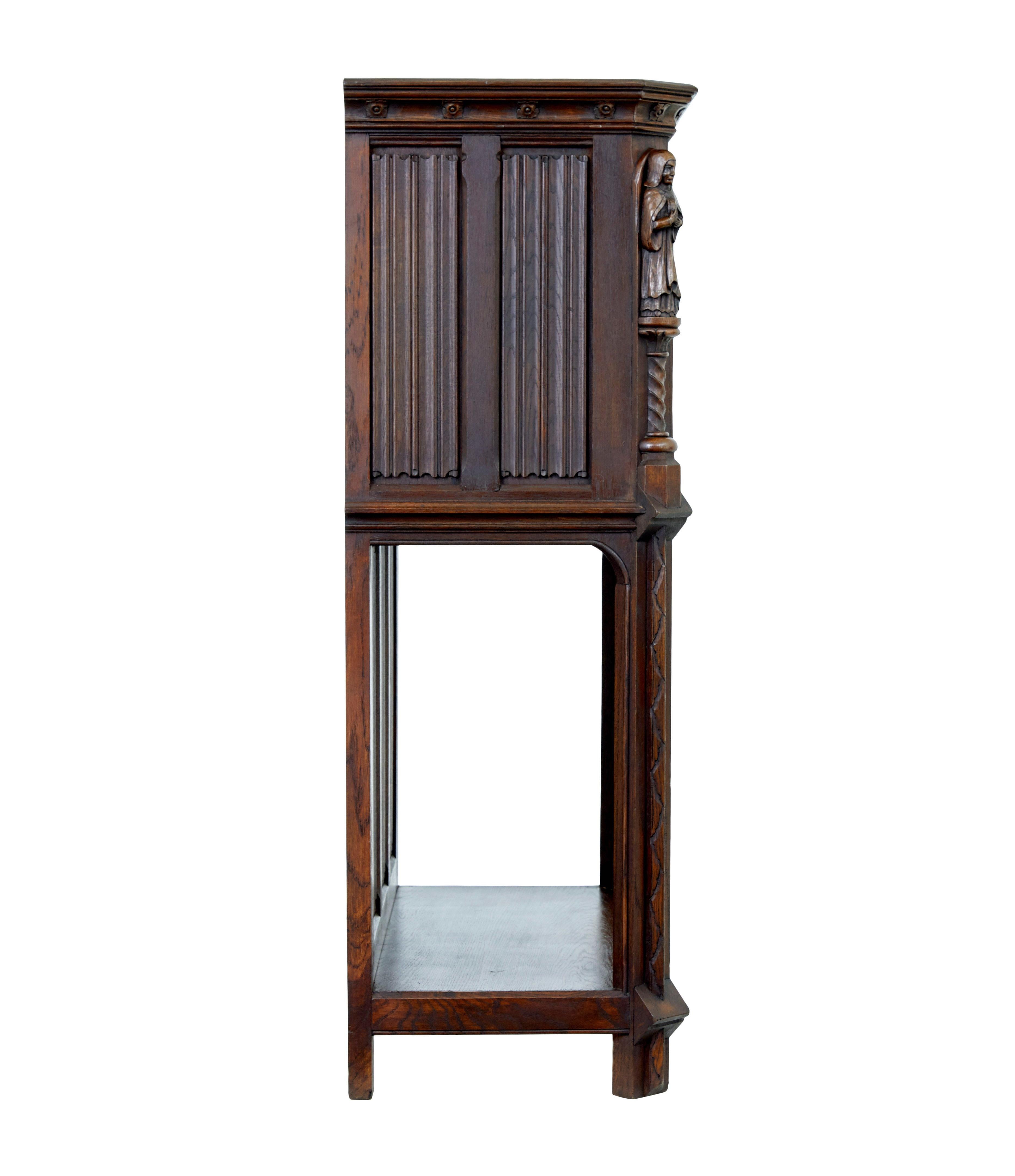 Renaissance-Schrank aus geschnitzter Eiche des frühen 20. Jahrhunderts im Zustand „Gut“ im Angebot in Debenham, Suffolk