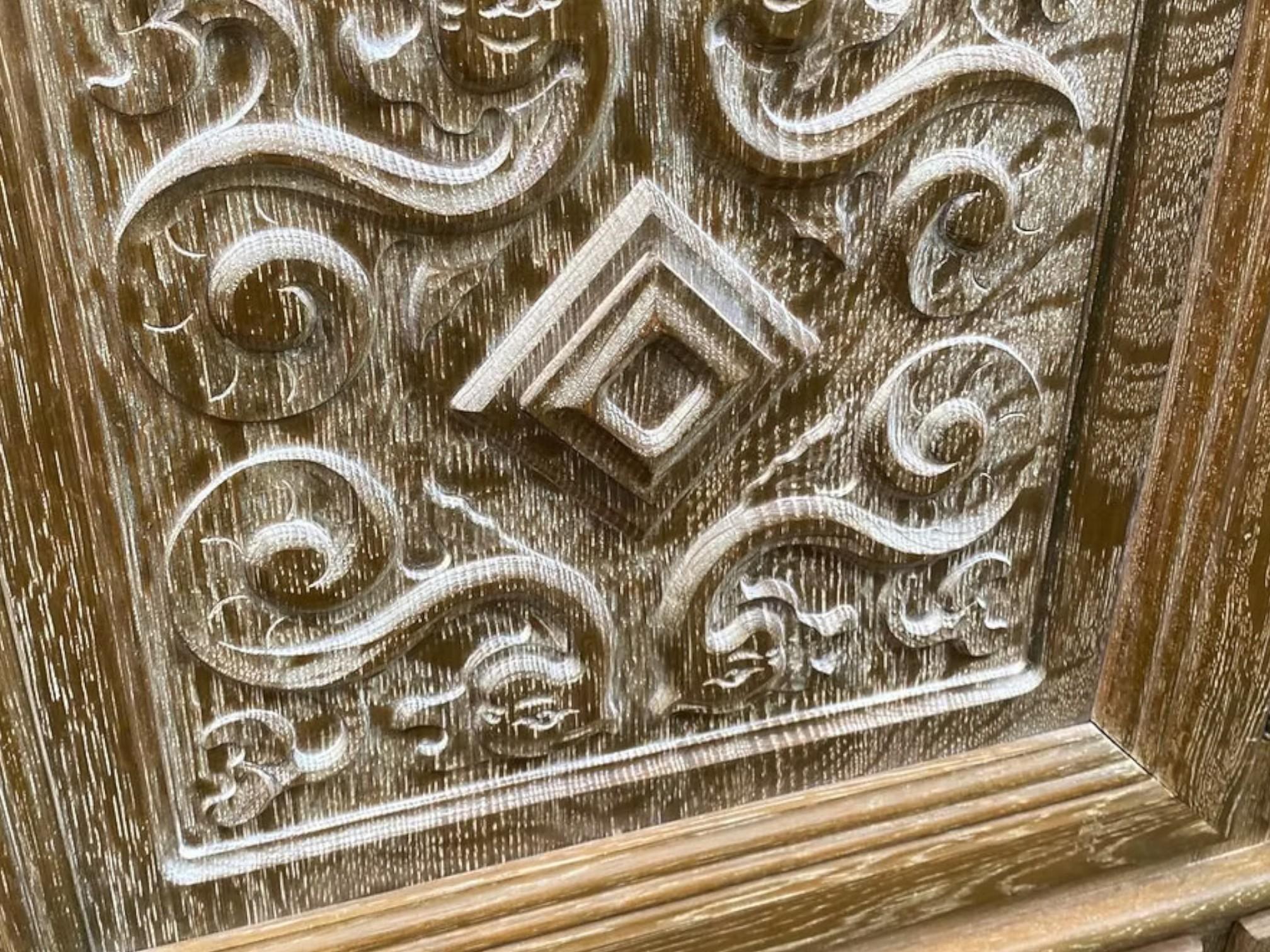 Early 20th Century - Carved Oak - Spain For Sale 8