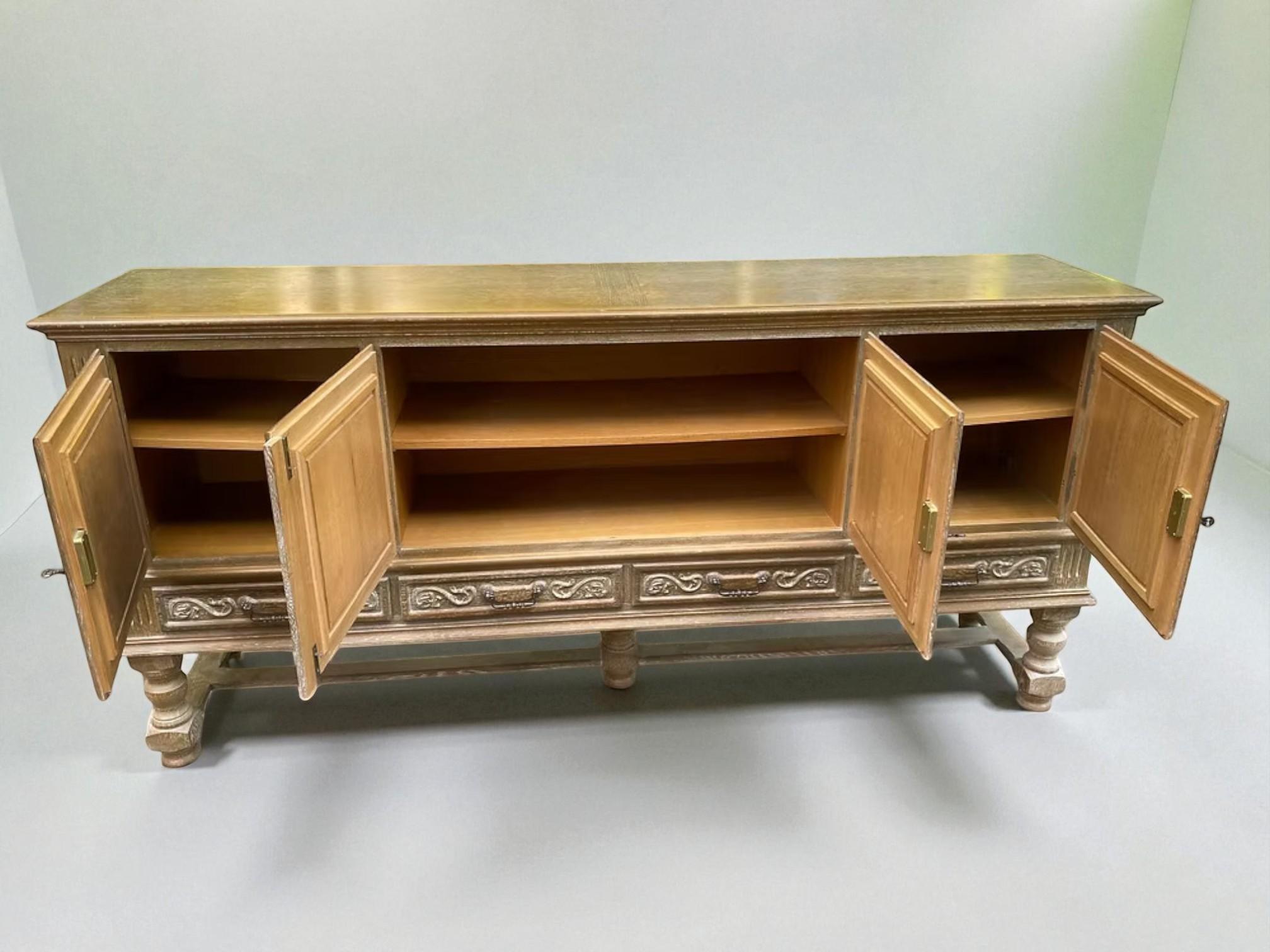 Early 20th Century - Carved Oak - Spain For Sale 9