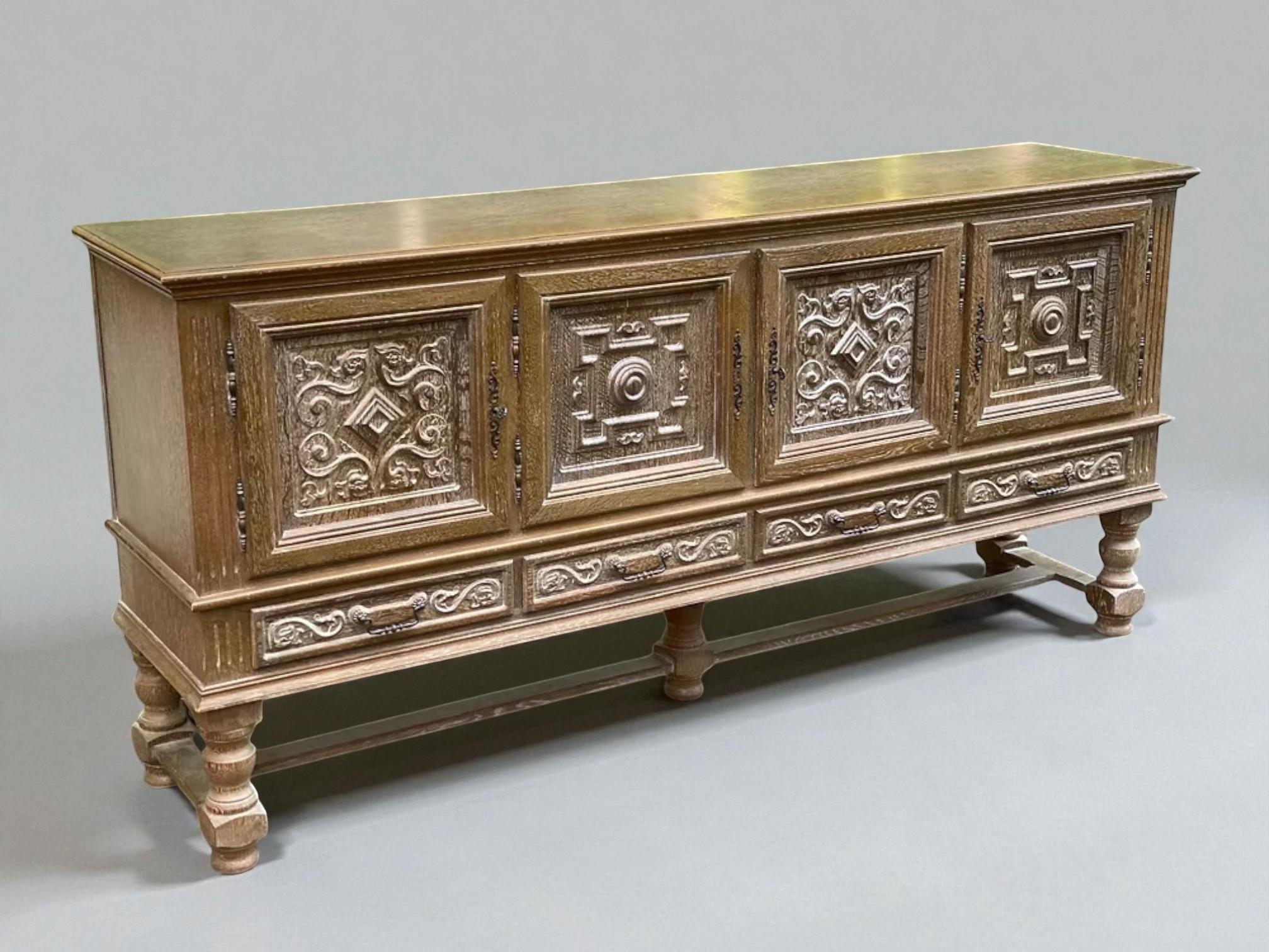 Spanish Colonial Early 20th Century - Carved Oak - Spain For Sale