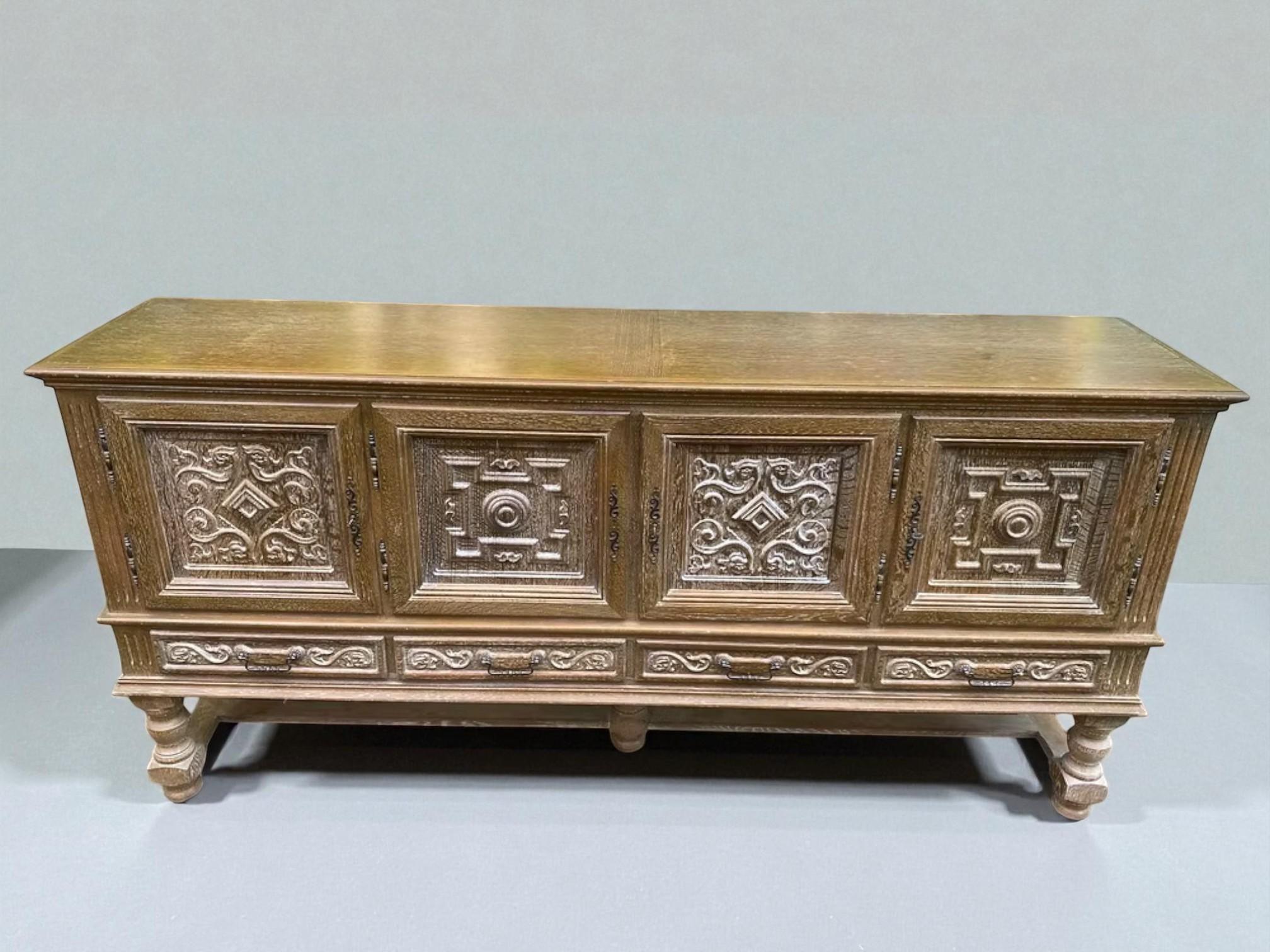 Early 20th Century - Carved Oak - Spain In Good Condition For Sale In Kaštel Sućurac, HR
