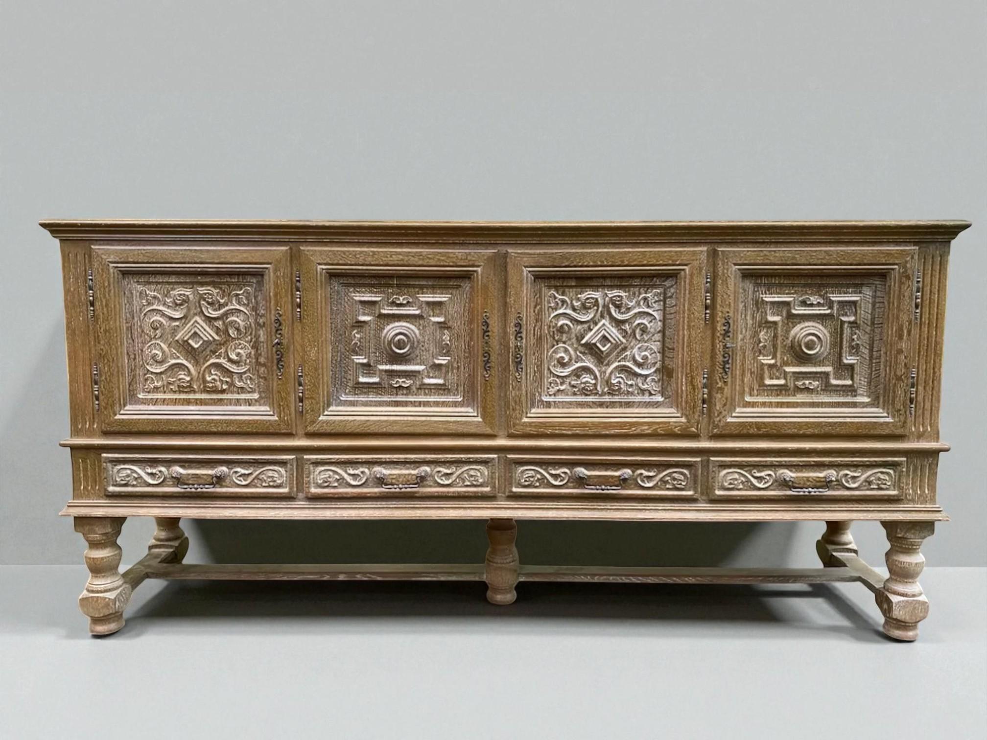 Early 20th Century - Carved Oak - Spain For Sale 1