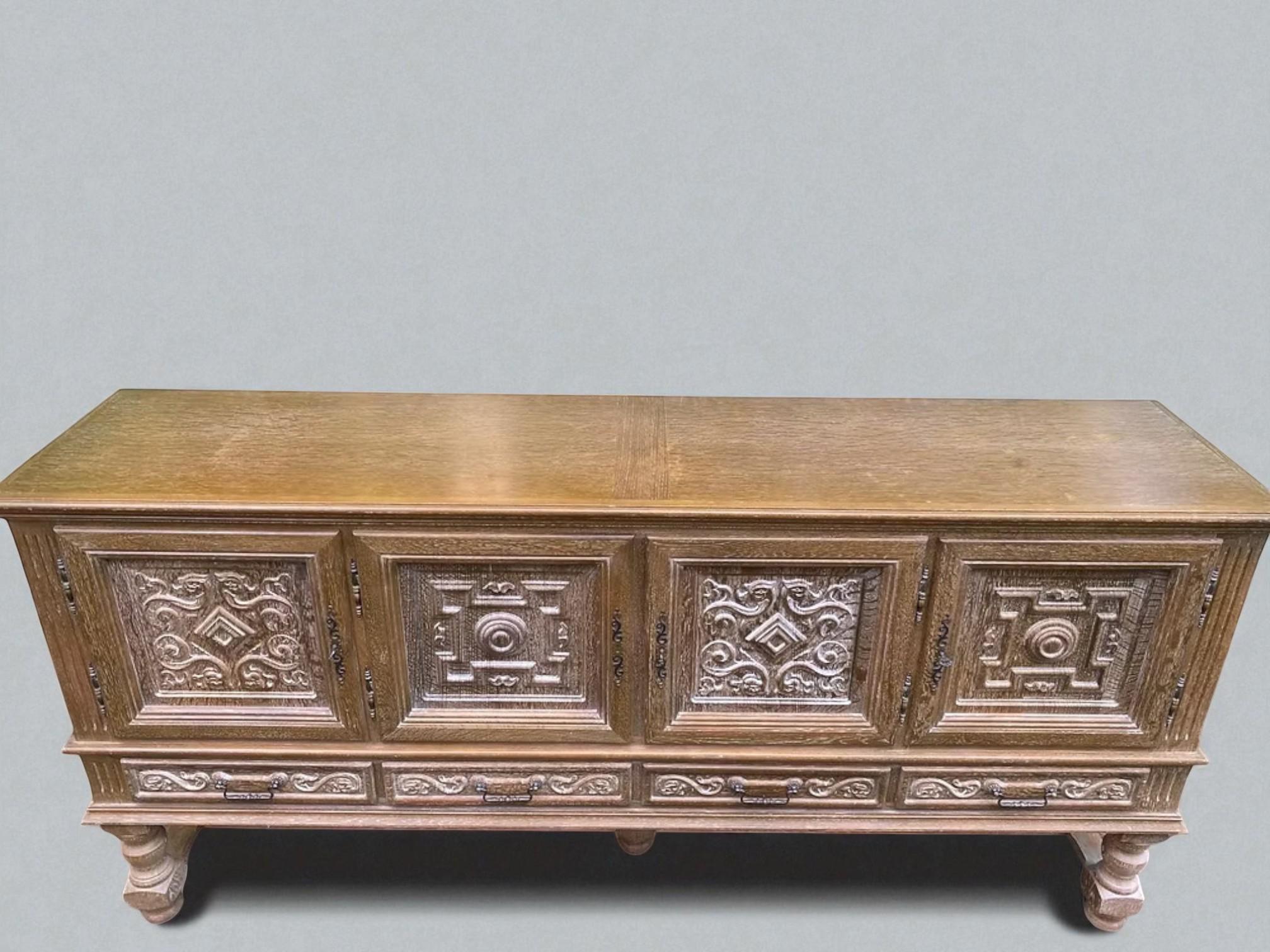 Early 20th Century - Carved Oak - Spain For Sale 2