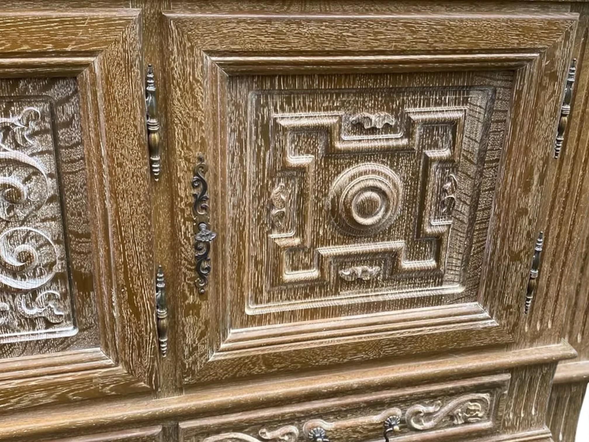 Early 20th Century - Carved Oak - Spain For Sale 3