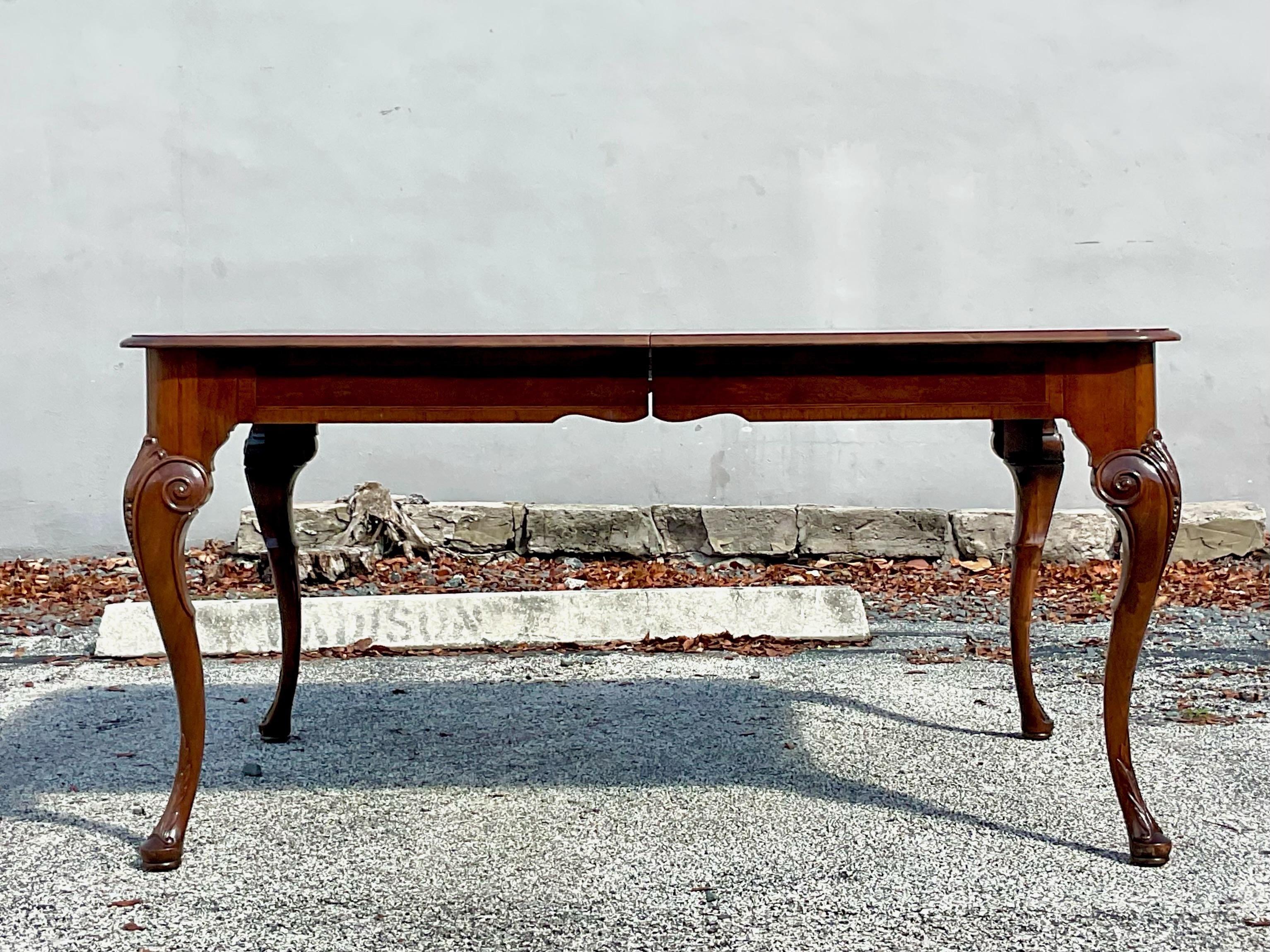 Table de salle à manger de style Régence, début du 20e siècle, sculptée en vente 1