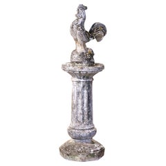 Geschnitzter Steinsockel und Hahn-Skulptur Gartenstatue aus dem frühen 20. Jahrhundert