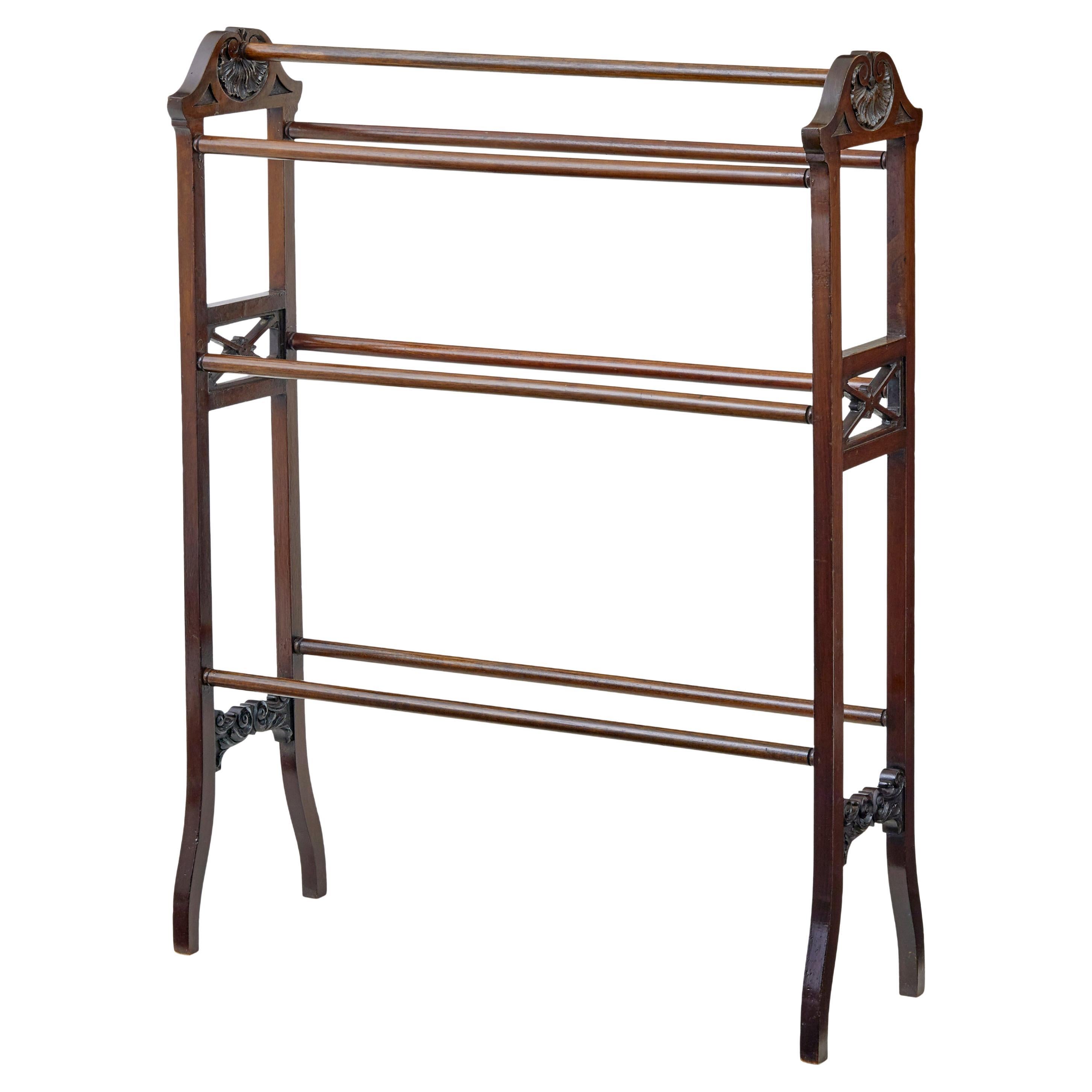 Porte-serviettes sculpté du début du 20e siècle en vente