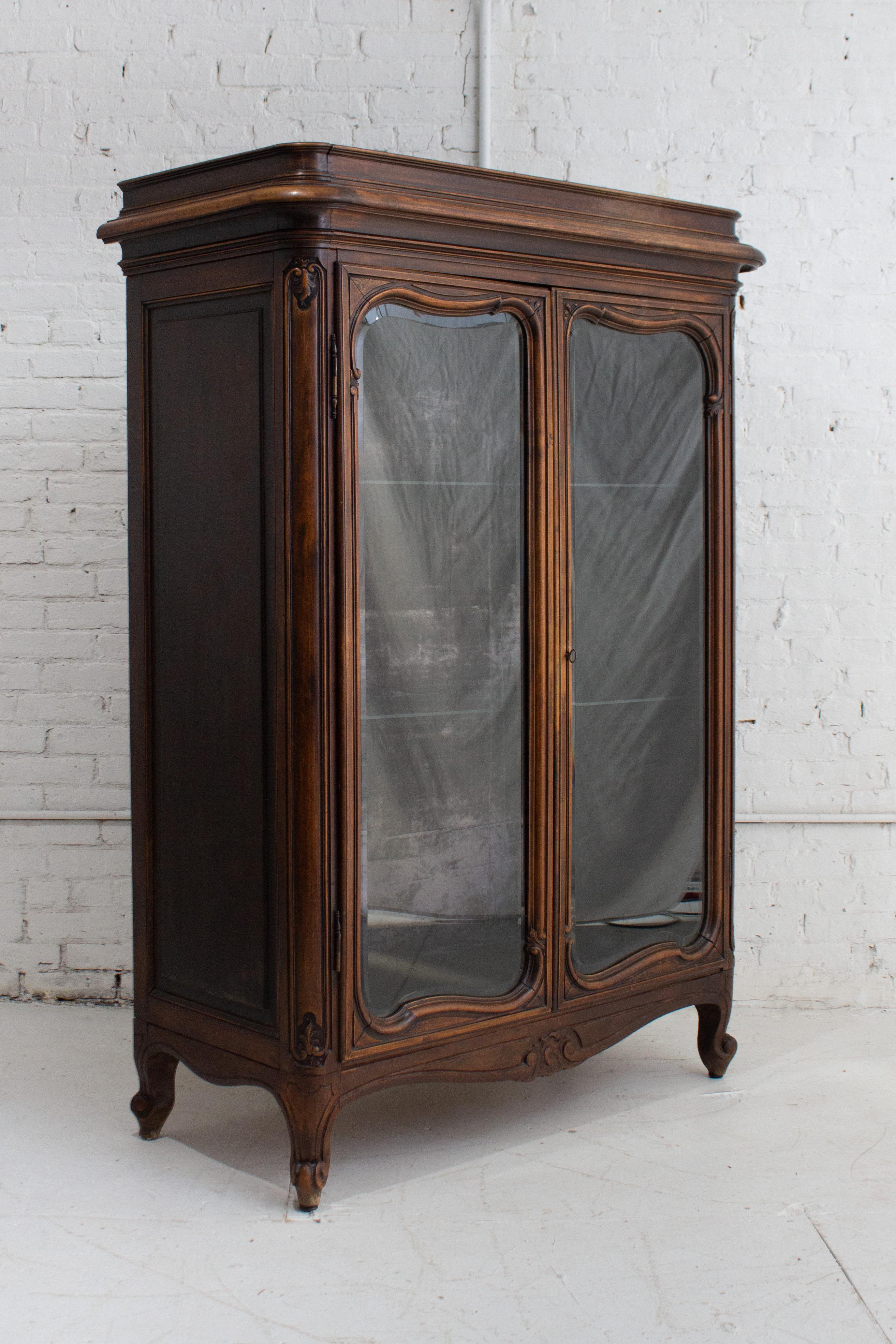 Early 20th Century Carved Walnut Glass Front Curio Cabinet 5