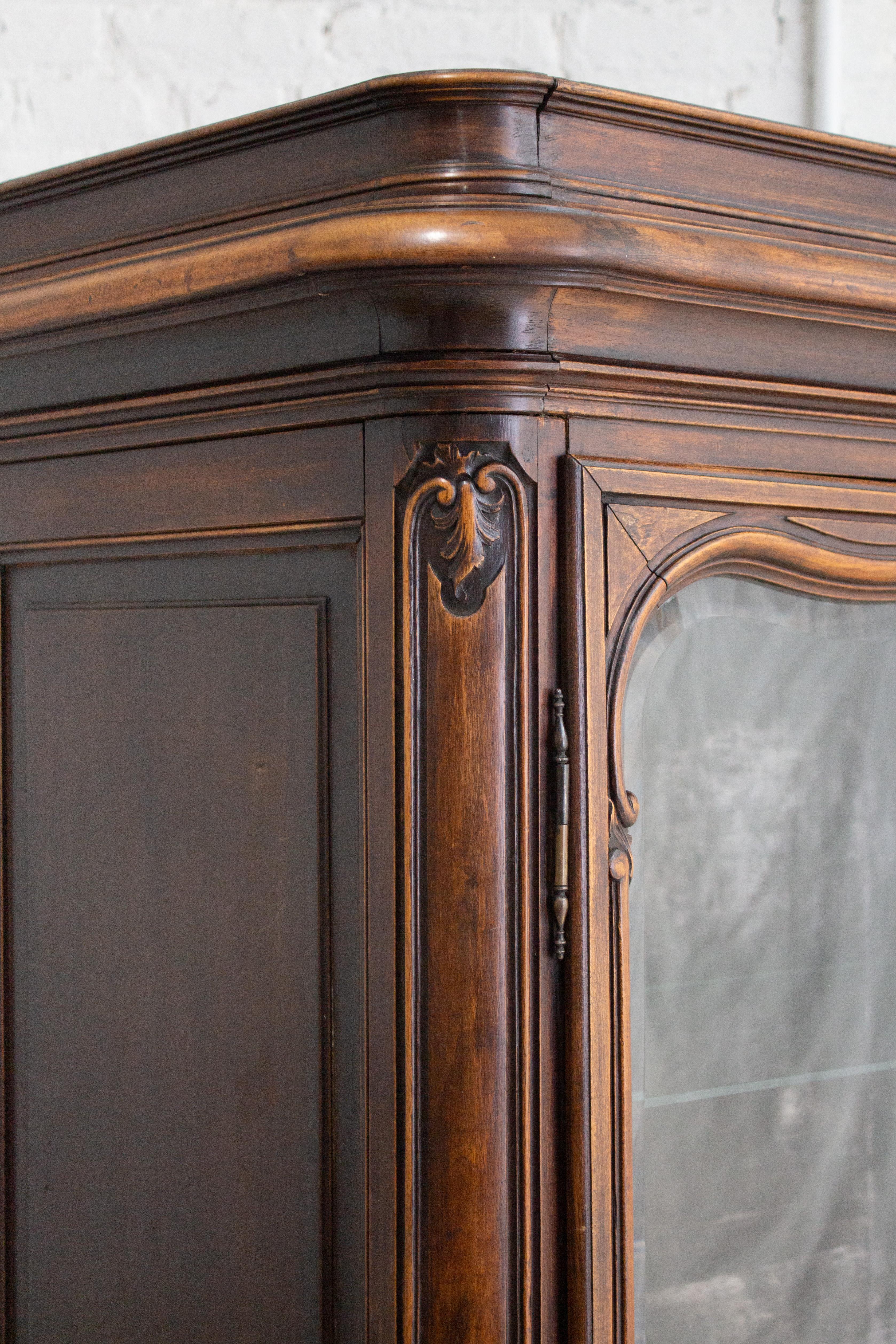Early 20th Century Carved Walnut Glass Front Curio Cabinet 7
