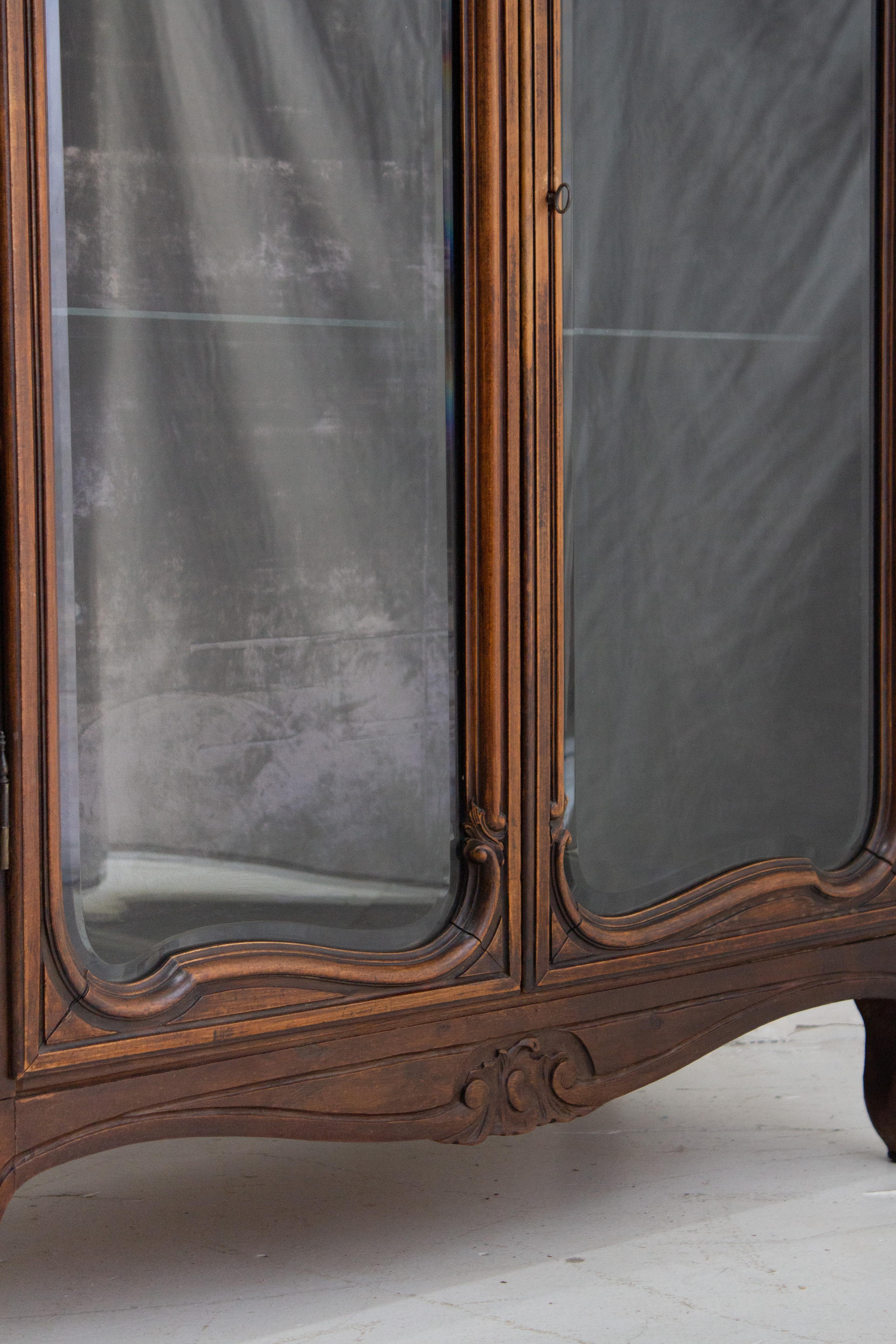 Early 20th Century Carved Walnut Glass Front Curio Cabinet 8
