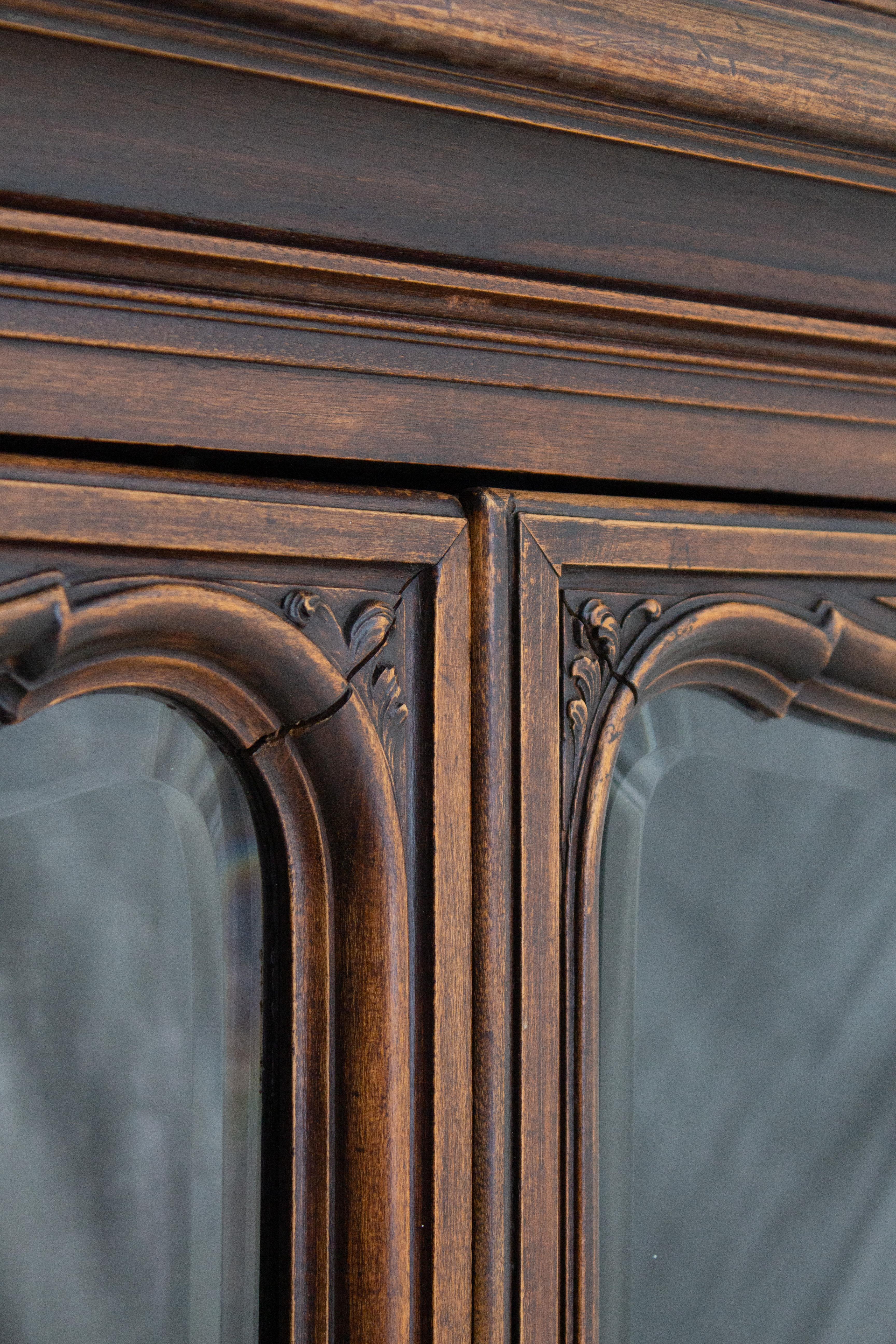 Early 20th Century Carved Walnut Glass Front Curio Cabinet 9