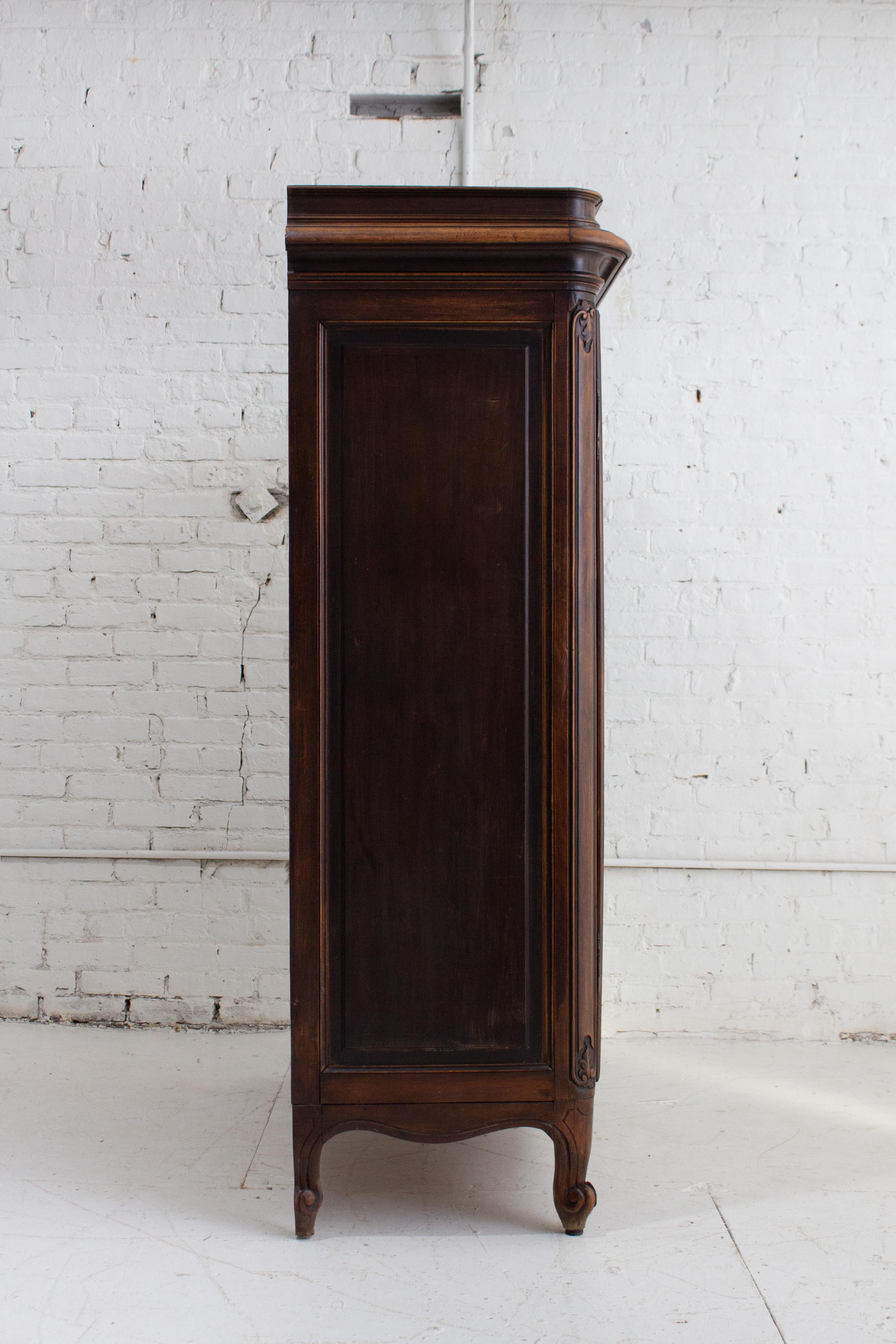 Early 20th Century Carved Walnut Glass Front Curio Cabinet 14