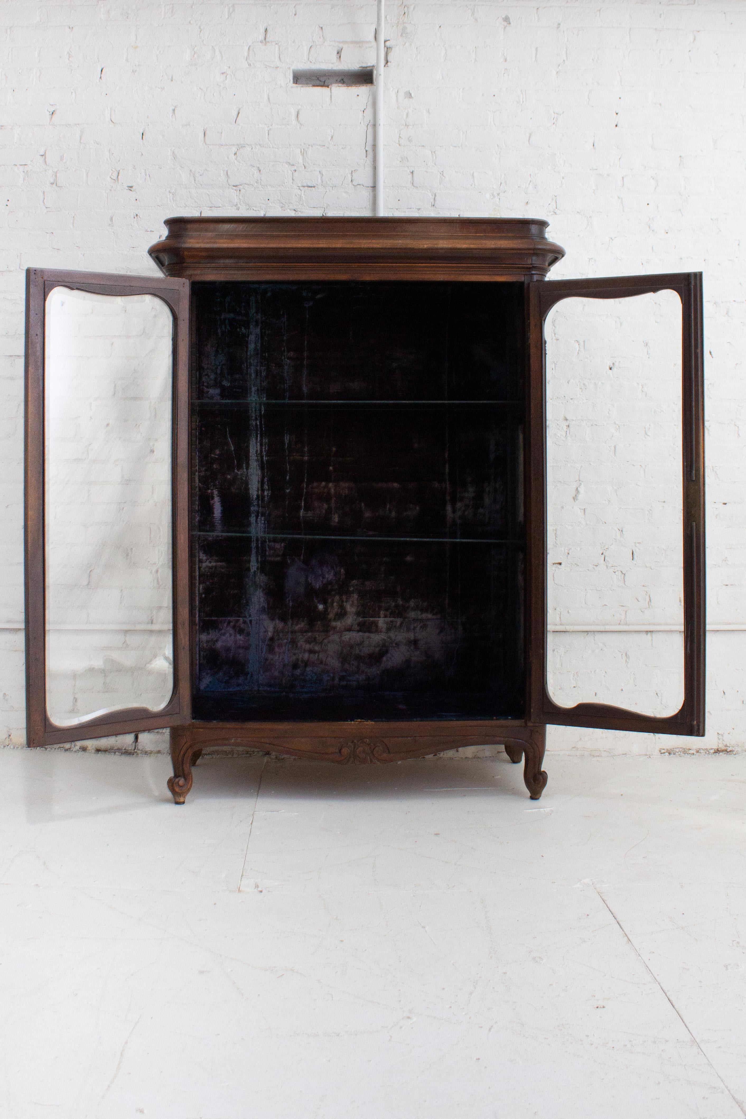 Early 20th Century Carved Walnut Glass Front Curio Cabinet 3