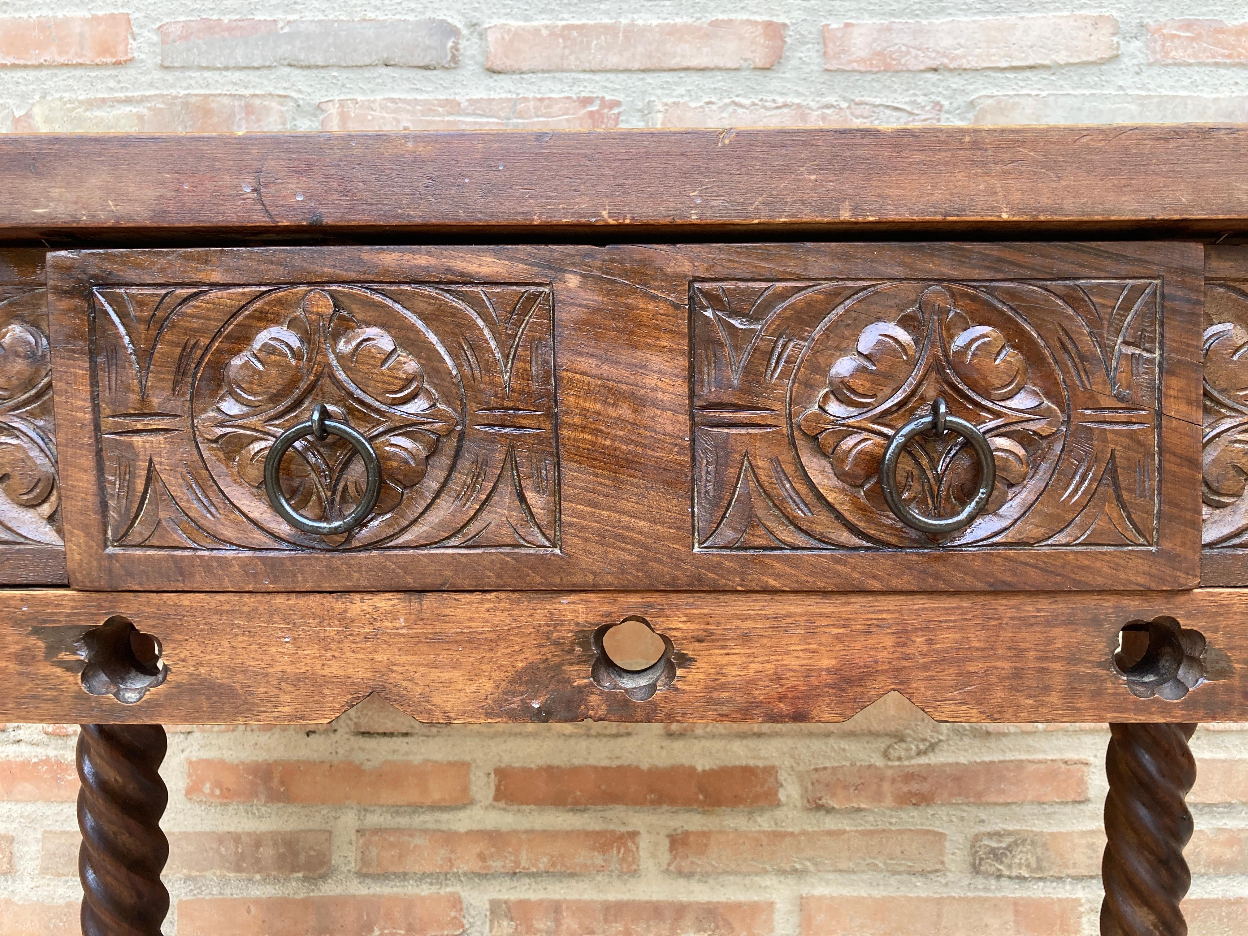 Early 20th Century Carved Walnut Wood Catalan Spanish Console Table For Sale 6